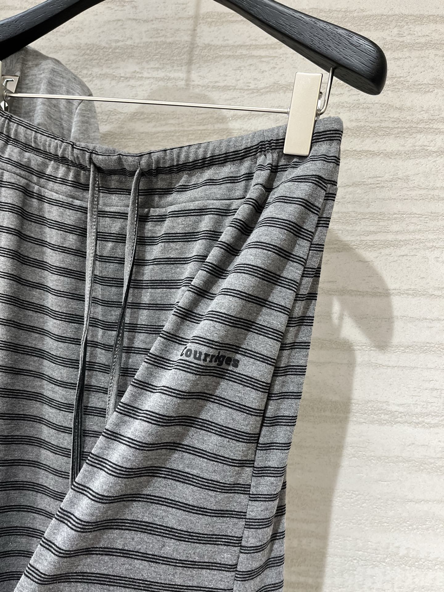 Courreges 夏季新款 开衫+背心+条纹半裙三件套，一套直接出门 不用想搭配，软糯纯棉面料，舒服到