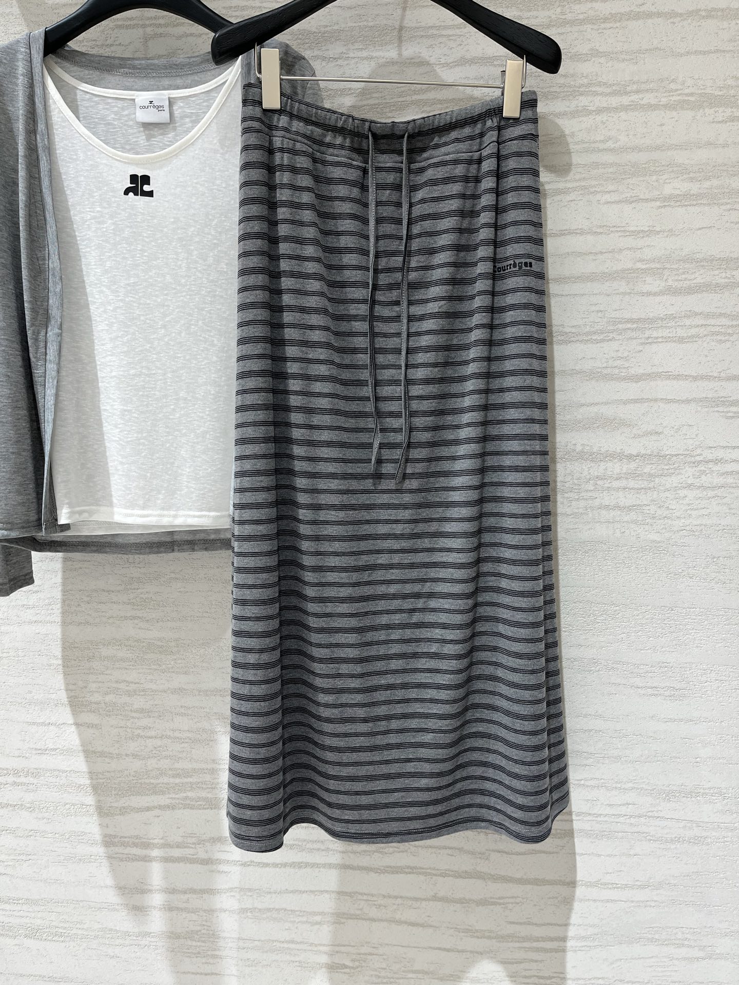 Courreges 夏季新款 开衫+背心+条纹半裙三件套，一套直接出门 不用想搭配，软糯纯棉面料，舒服到