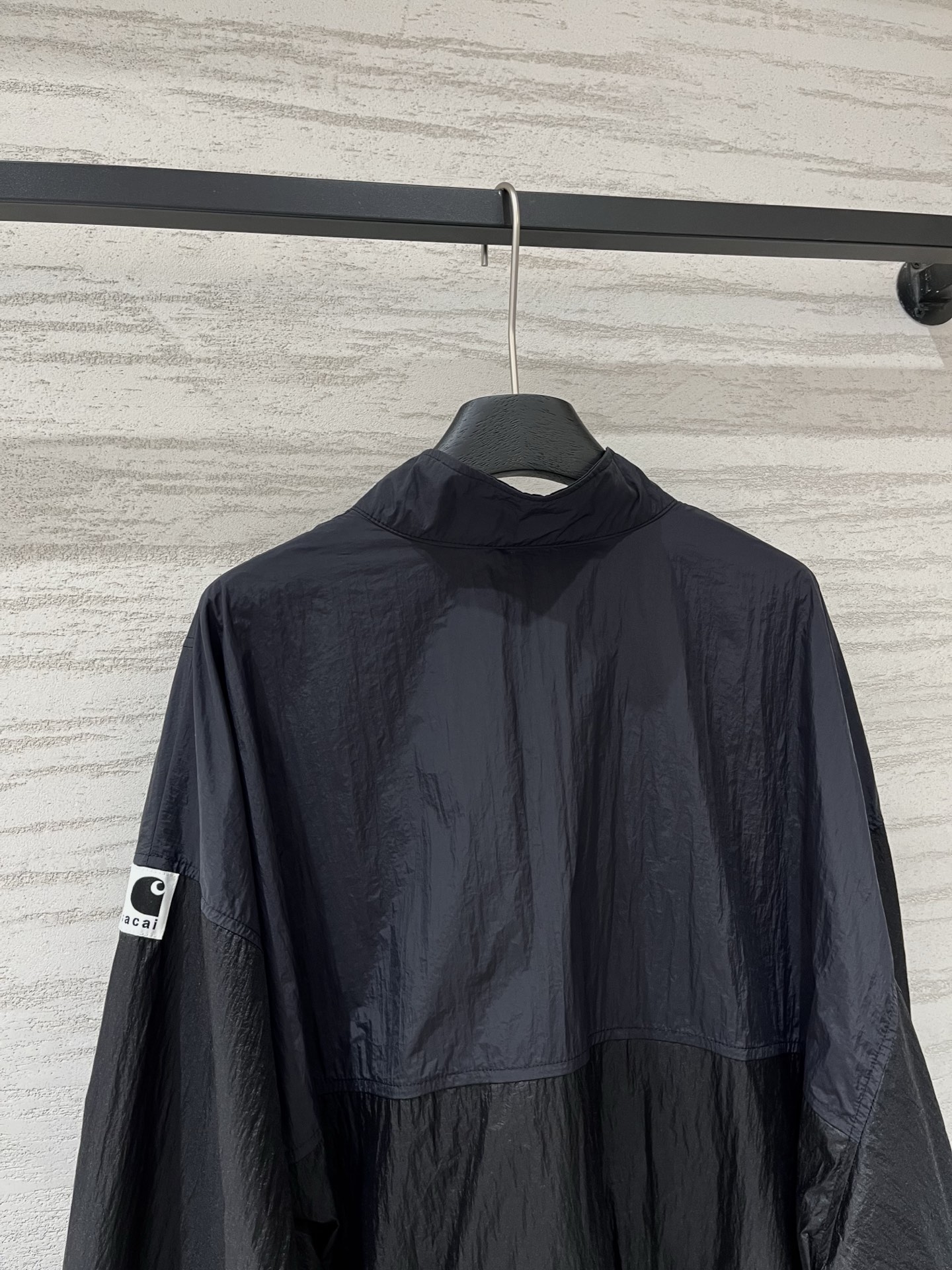 Sacai 26春夏新款 拼色高腰短款超薄防晒外套，下摆带可调节抽绳，能轻松打造高腰线，定制轻薄的尼龙面