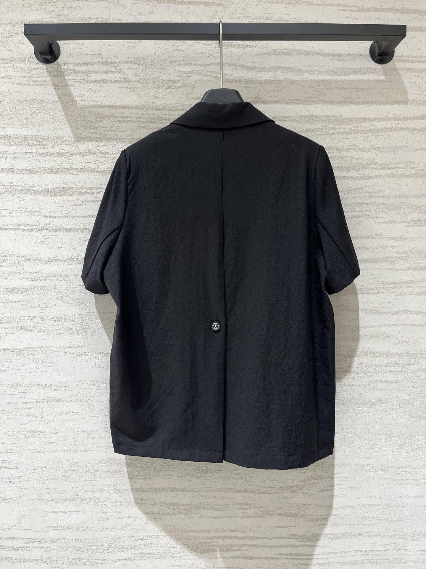 MM6 26夏季新款 一粒数字扣短袖西服外套，廓形西装，利落又慵懒，正面、背面都是单扣（数字🔢扣）设计，