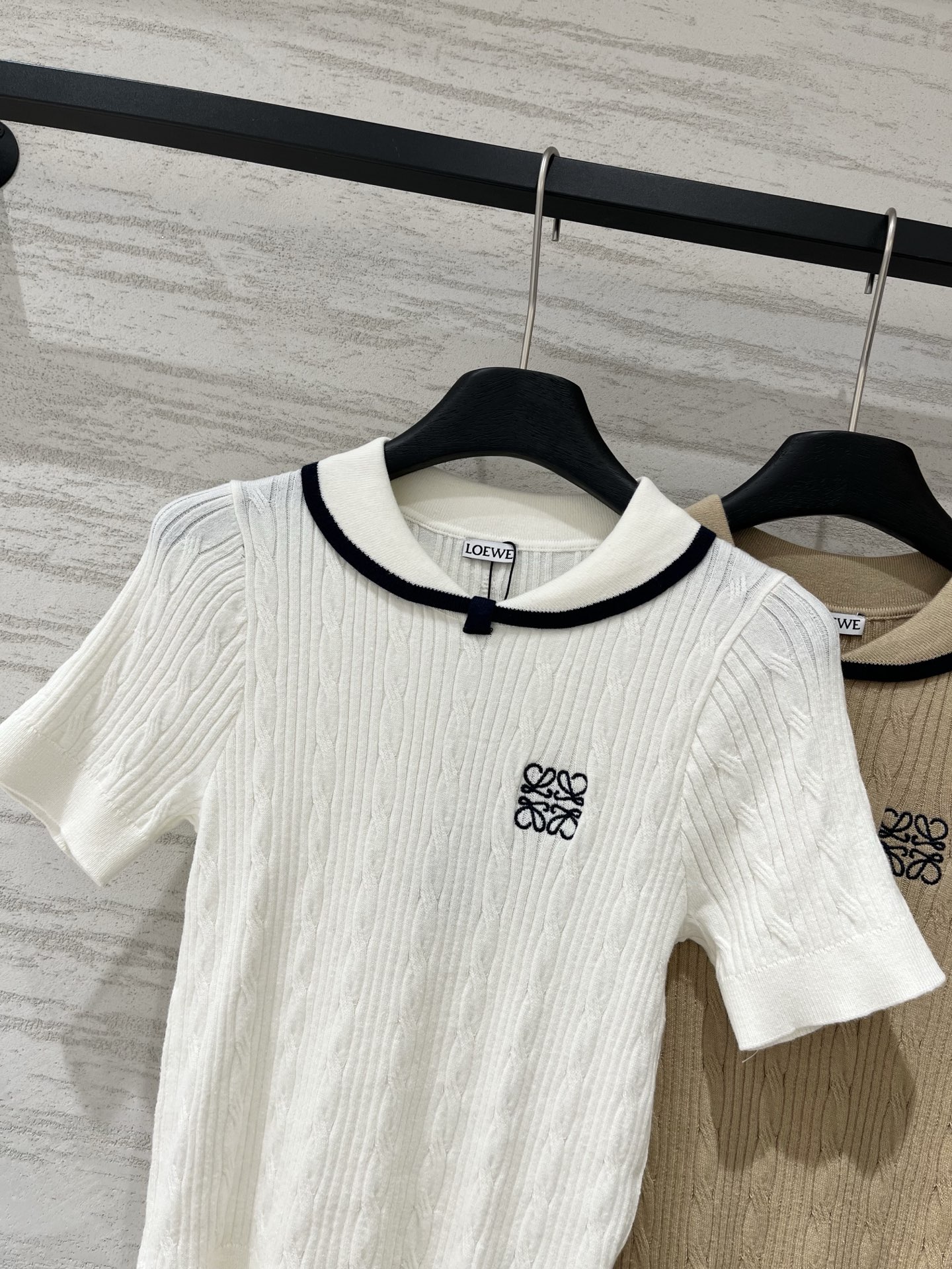 Loewe 26夏季新款 翻领短袖款 logo图案修饰点缀 上身高级氛围感十足 三色SML