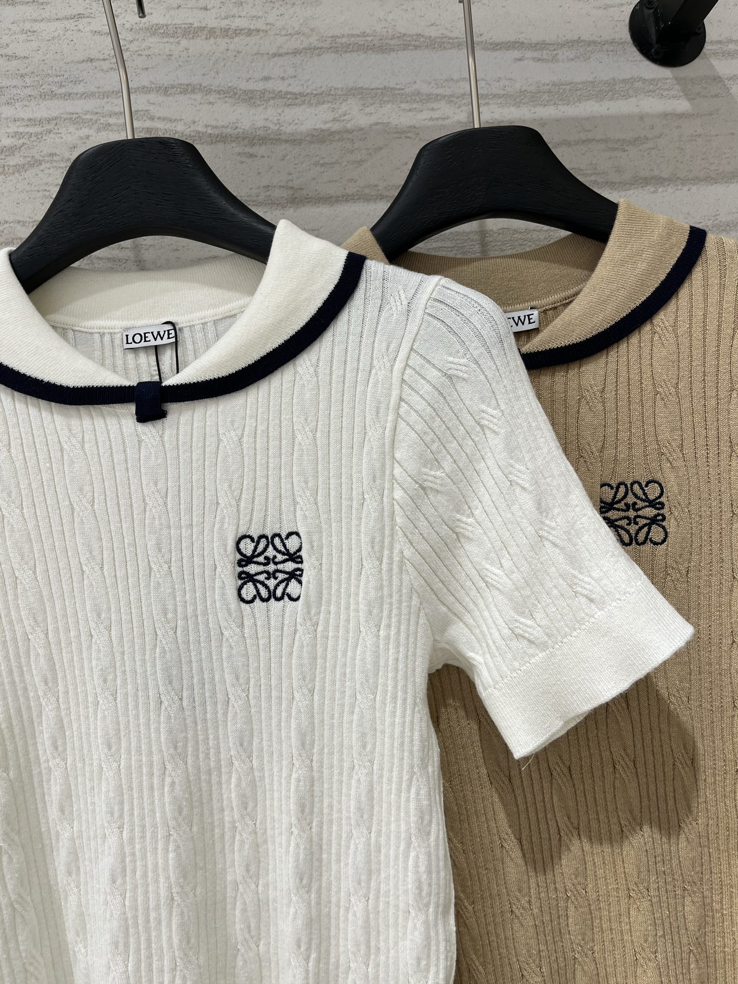 Loewe 26夏季新款 翻领短袖款 logo图案修饰点缀 上身高级氛围感十足 三色SML