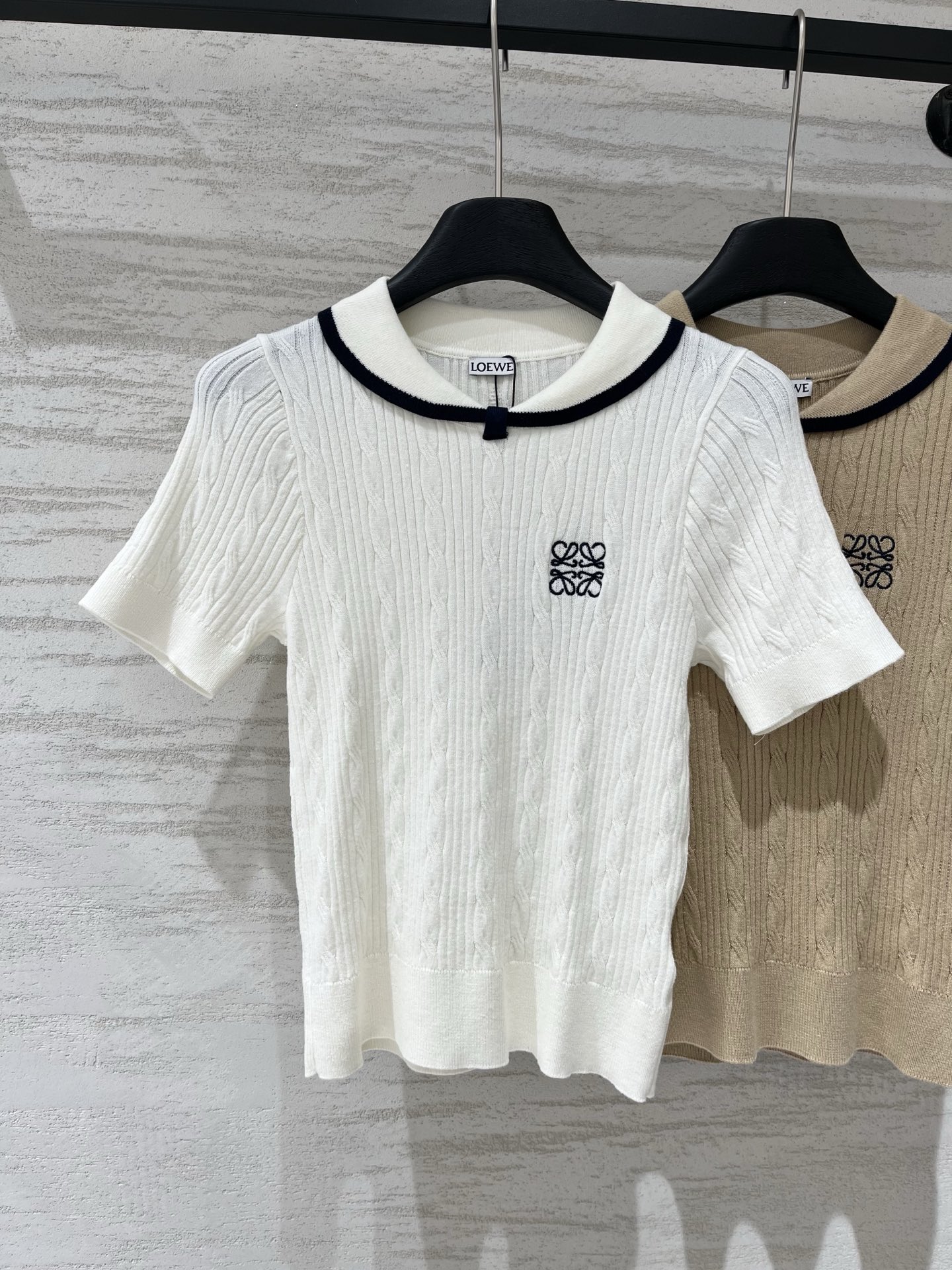 Loewe 26夏季新款 翻领短袖款 logo图案修饰点缀 上身高级氛围感十足 三色SML