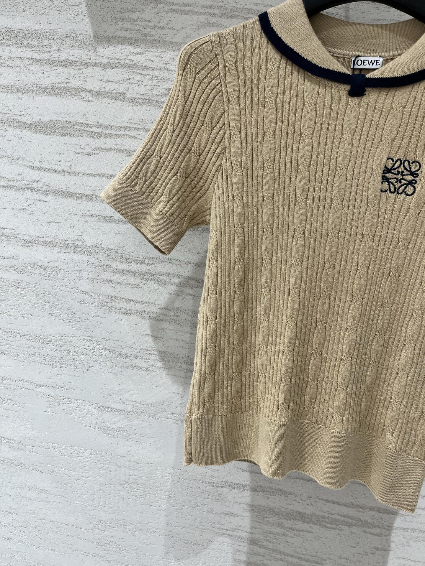 Loewe 26夏季新款 翻领短袖款 logo图案修饰点缀 上身高级氛围感十足 三色SML