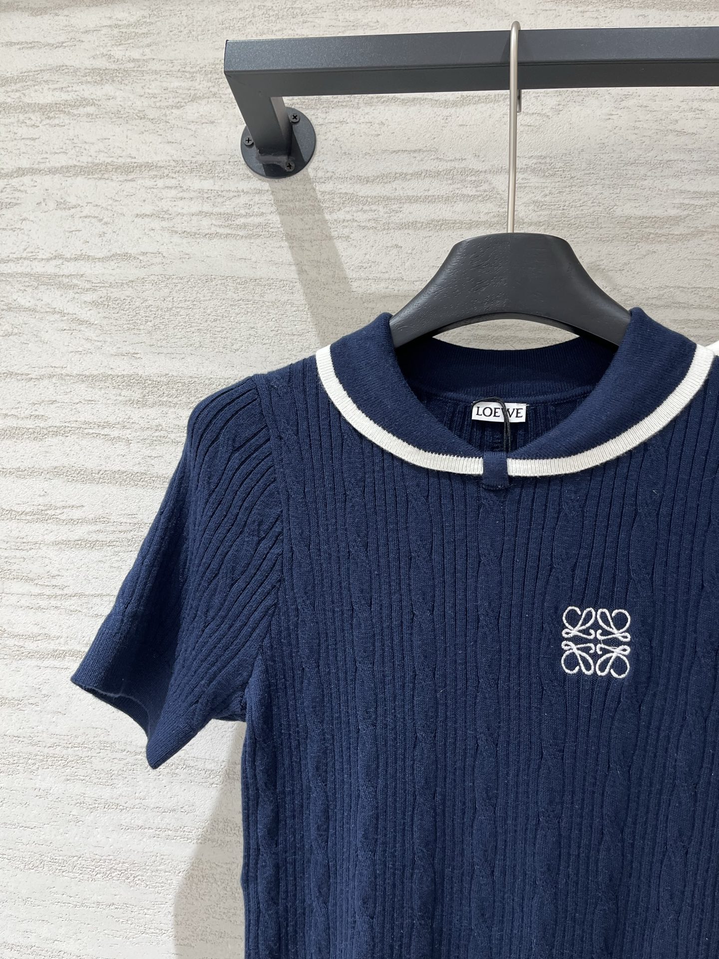 Loewe 26夏季新款 翻领短袖款 logo图案修饰点缀 上身高级氛围感十足 三色SML