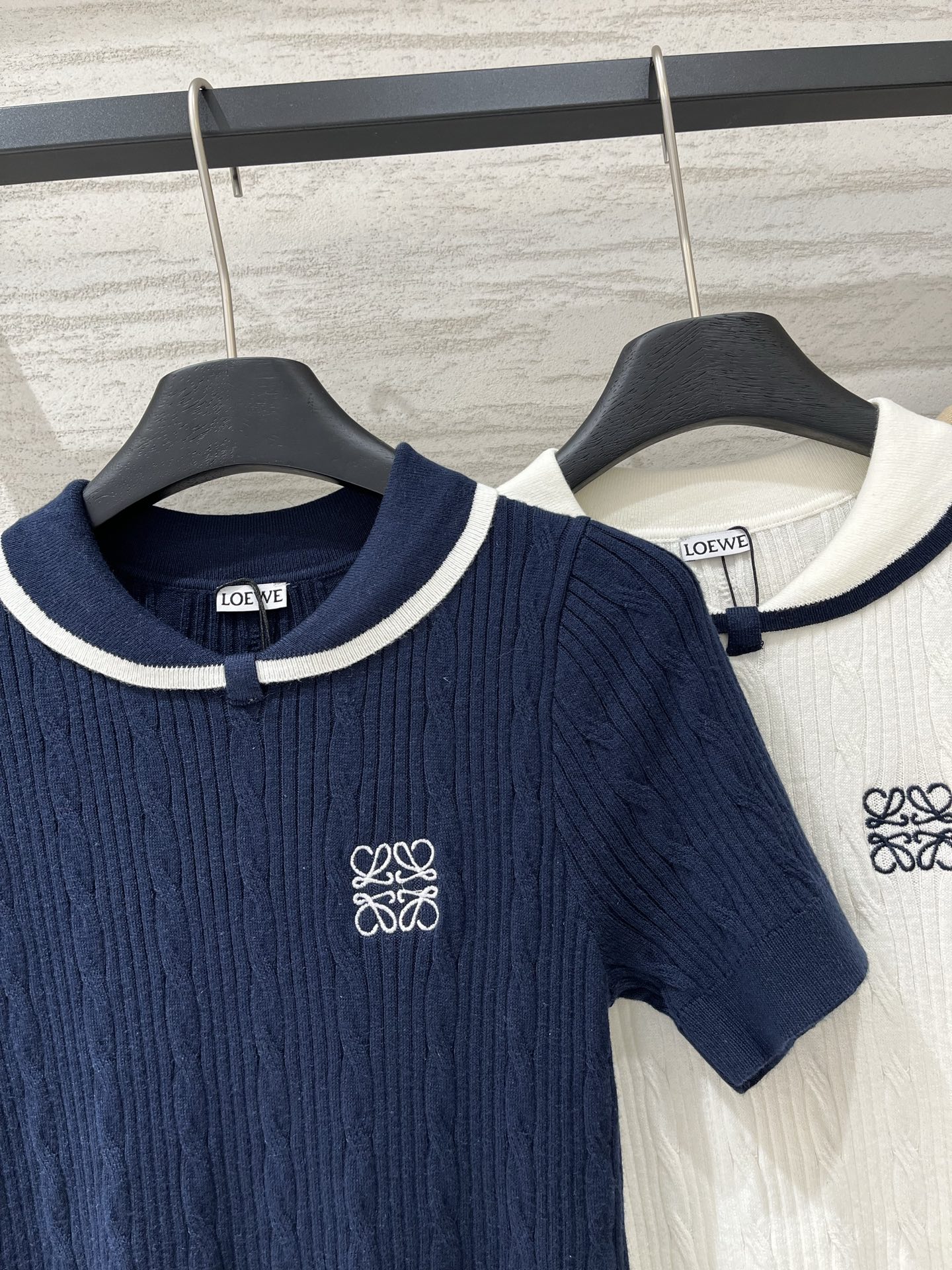Loewe 26夏季新款 翻领短袖款 logo图案修饰点缀 上身高级氛围感十足 三色SML