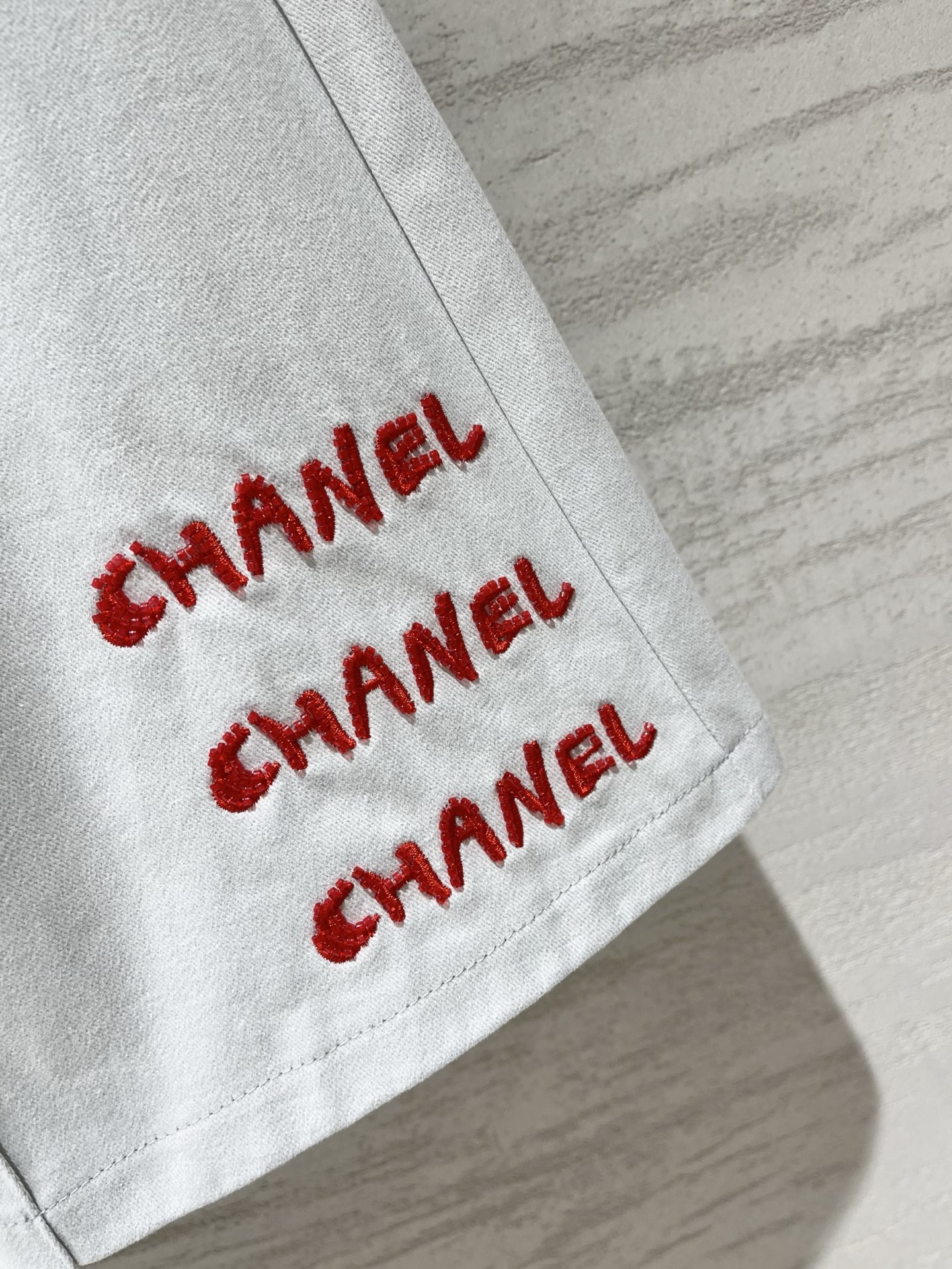 CHANEL 中古款 重工刺绣彩色搭配，细节处彰显品牌调性，辨识度拉满，打造轻奢潮酷感 码数SML