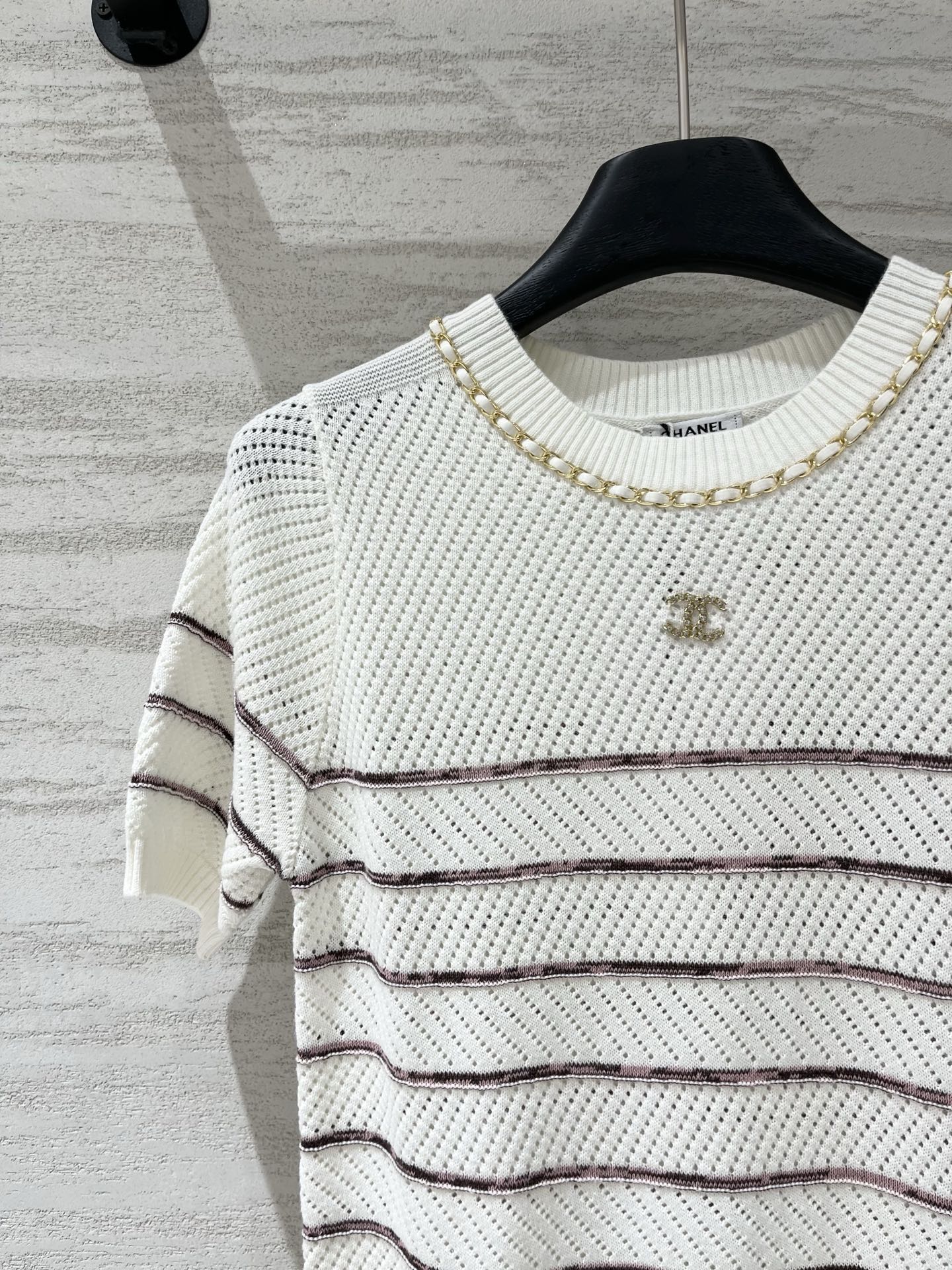 CHANEL 26夏季新款 链条镂空短袖款 logo图案修饰点缀 上身高级氛围感十足 两色SML