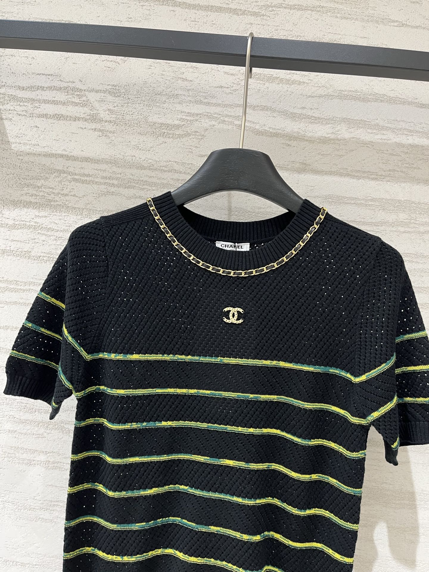 CHANEL 26夏季新款 链条镂空短袖款 logo图案修饰点缀 上身高级氛围感十足 两色SML