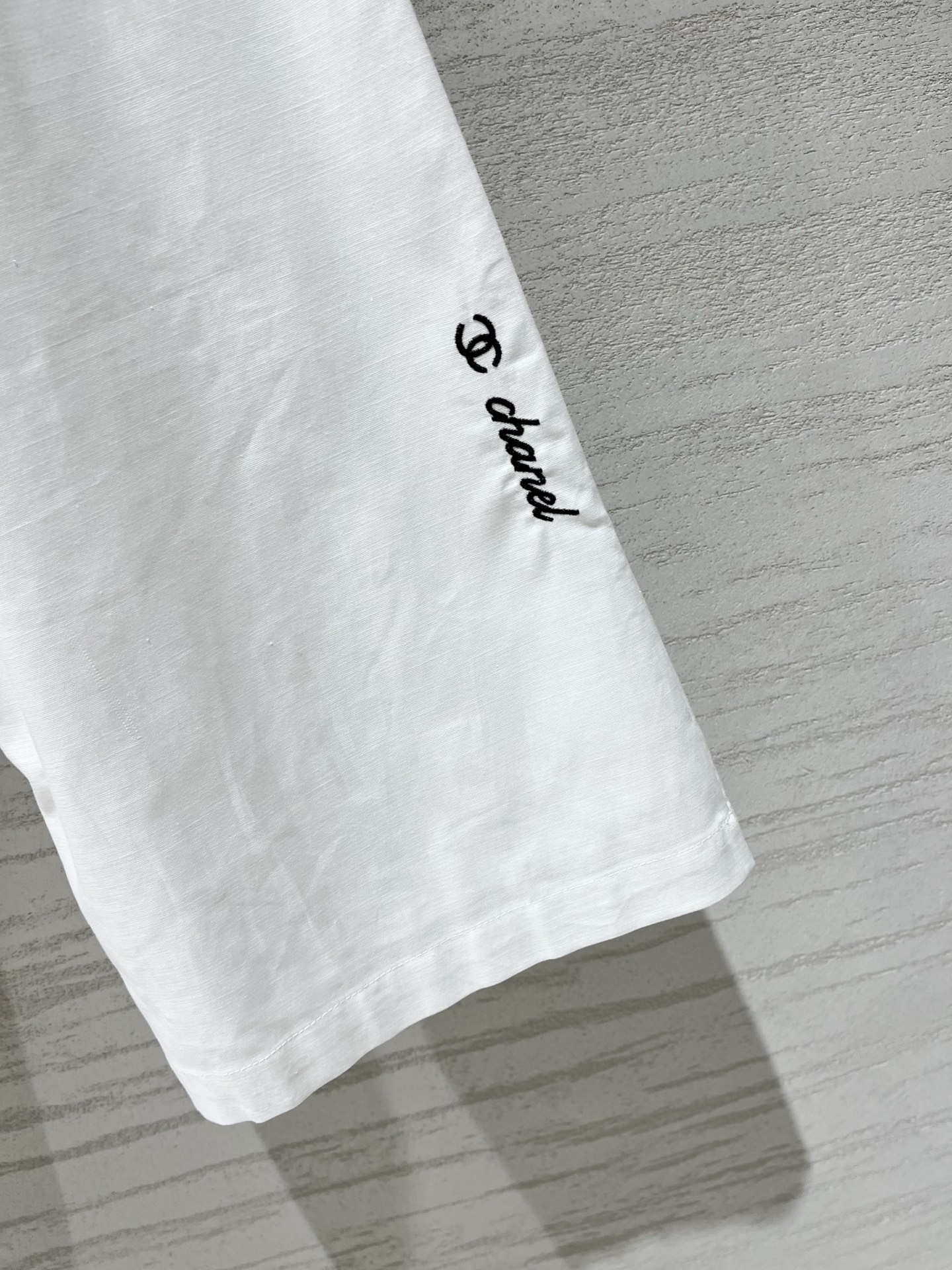 CHANEL 中古款 收腰刺绣双C Logo休闲长裤，把利落感焊在身上，拼接腰阔腿版型设计，真的巨显瘦，