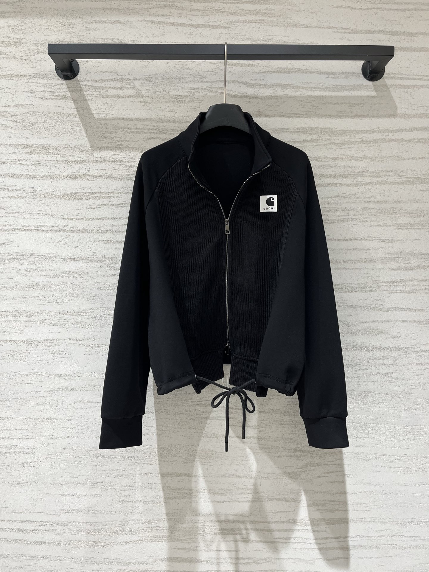 NO:955993,Sacai's new early autumn black drawstring patchwork sweatshirt jacket, a great tool for lazy people to go out | Double zipper design, casual and neat, the drawstring at the hem is adjustable, you can put it in or out as you like, small logo embellishment on the chest, simple and not monotonous, the short version makes you taller and slimmer, friendly to small people, practical for single wear or inner layering in winter, the actual wear rate is off the charts, size SM l,, hoodie, sweatshirts, jackets & coats,19860909Sacai 早秋新款 黑色抽绳拼接卫衣外套, 懒人出门神器 | 双拉链设计,随性又利落,下摆抽绳可调节,想收想放都OK,胸口小标点缀,简约不单调,短款版型显高显瘦,小个子友好,单穿/冬天内搭都实用,实穿率爆表 码数SM l,,hoodie,sweatshirts,jackets & coats,,Women's clothing