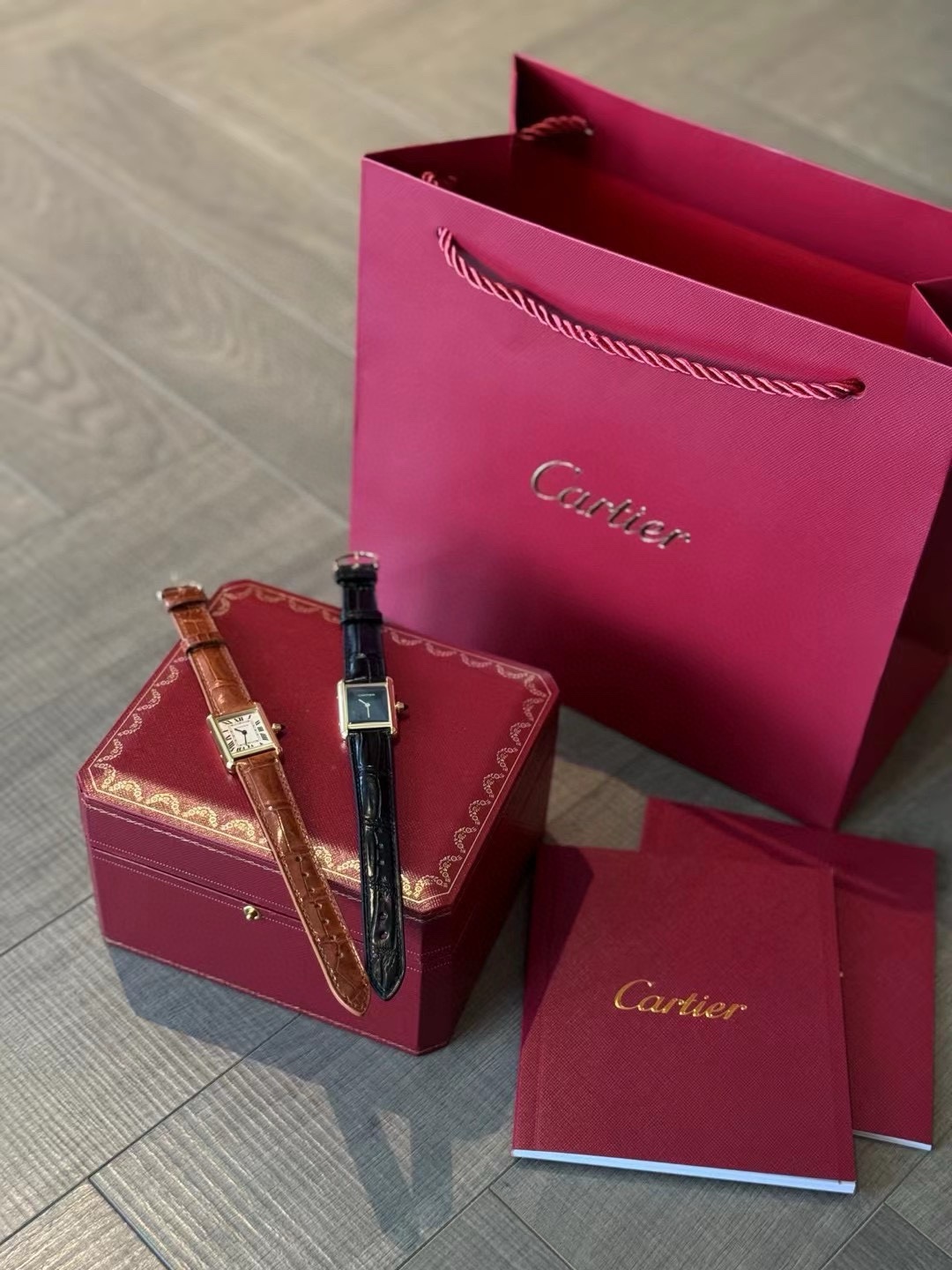 NO:390968,Cartier retro tank women's watch, size: 22mm29.5mm. Cartier meridians that are being looked for on the Internet have arrived. The classic that remains unchanged in time is equipped with high-quality imported quartz movement, two colors in stock., cartier19860909卡地亚复古坦克女表,尺寸:22mm29.5mm 全网都在找的卡地亚中古到货了,岁月不变的经典 搭载高品质原装进口石英机芯,两色现货.,,cartier,Watch