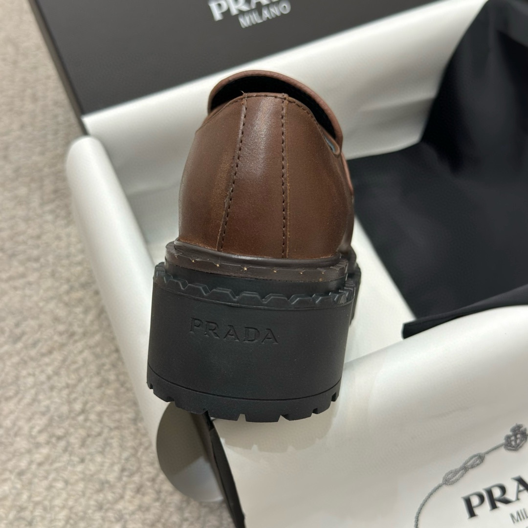 Prada 专柜款经典鞋履 9