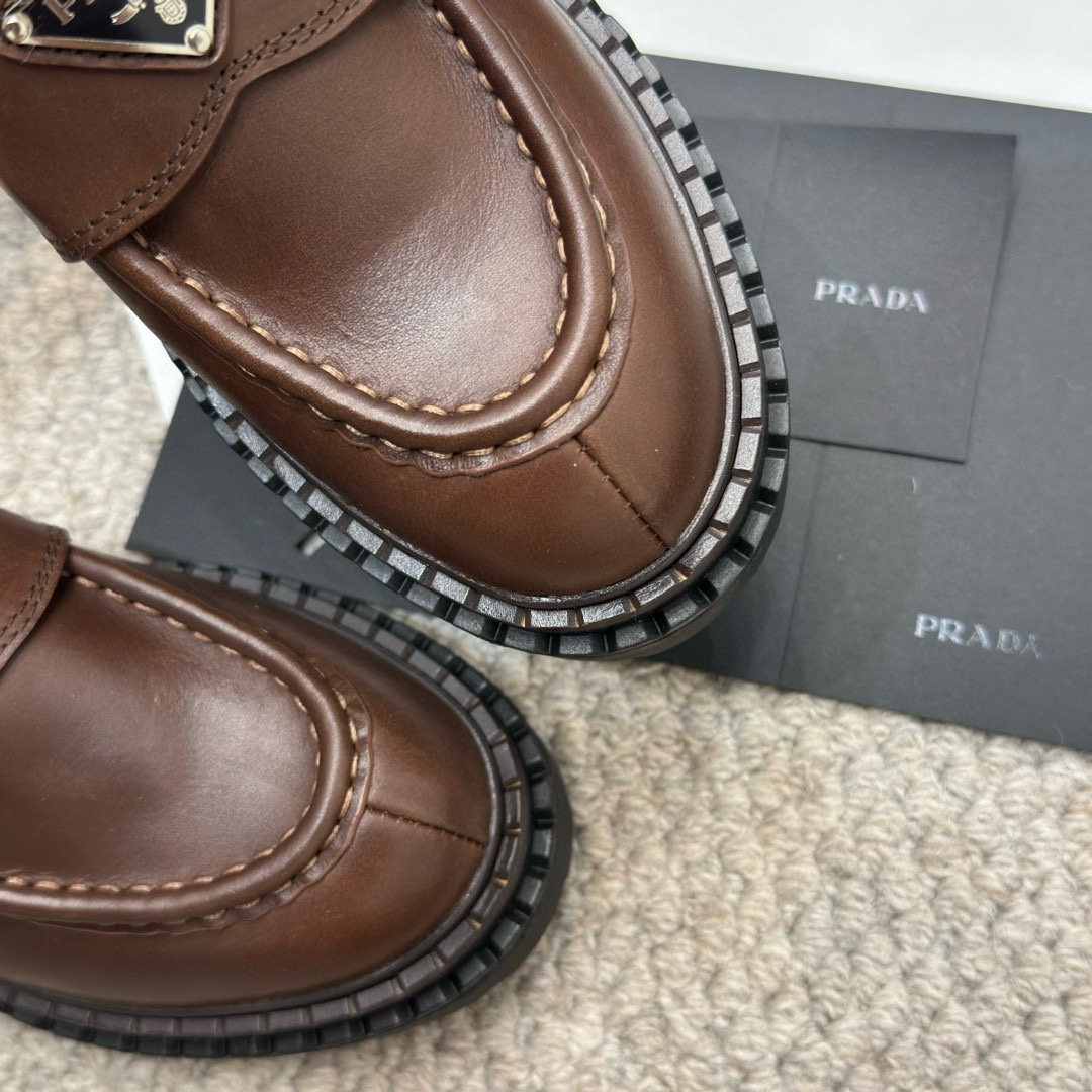 Prada 专柜款经典鞋履 8