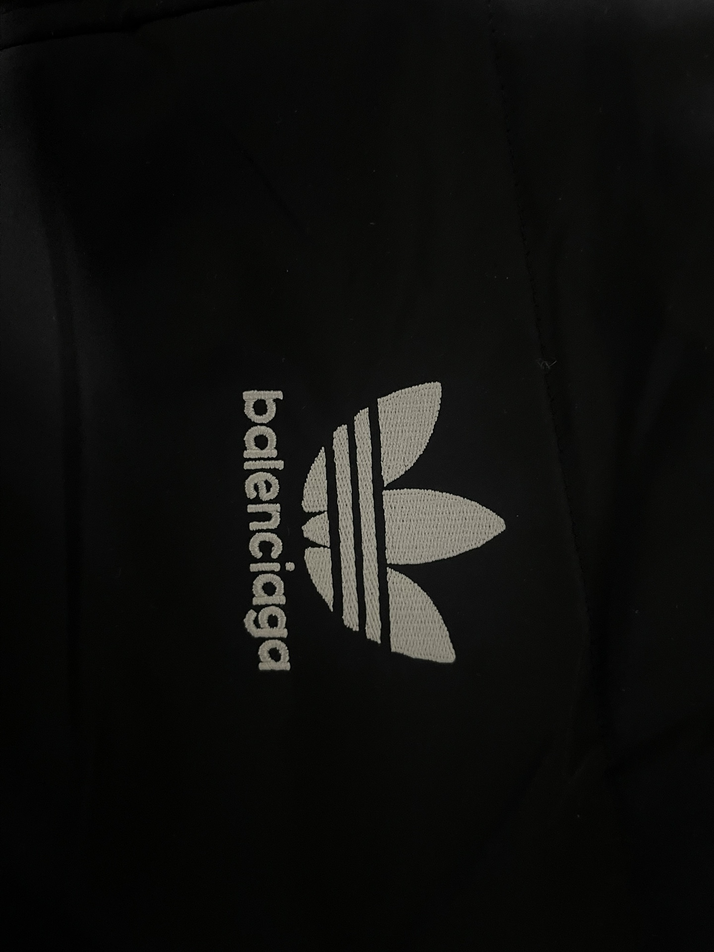 PBalenciaga巴黎世家xadidasoriginals条纹Logo图案刺绣休闲羽绒服宽松版型男款