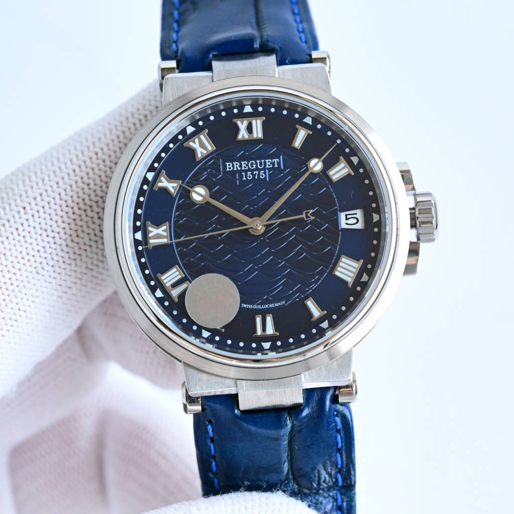 NO:850829,[Top quality Swiss watches produced by famous craftsmen] White-gold crocodile leather CF new product launch conference, Breguet  There are 5517 watches in the MARINE marine series, the origin of marine astronomical clocks. 'Timepieces are originally weapons for military strategists' refers to this watch, a masterpiece in the watch industry. The factory fully copied the original data, and restored the shell type to 98, highlighting the original elegant and tough temperament. The original 777A automatic mechanical movement is engraved  Engraved with an independent number and Mr. Breguet's signature. Diameter 40 mm. Both front and back are made of sapphire scratch-resistant glass, screw-in waterproof crown. Actual measured waterproof depth is meters. It is equipped with a sunray pattern dial and an imported crocodile leather strap, bringing you an original value-for-money experience at a fraction of the price.,,breguet,crocodile  skin19860909【名匠瑞表出品顶级】 白-金鳄鱼皮 CF新品发布会,宝玑-Breguet 航海MARINE航海系列5517款腕表,航海天文钟的起源作品,“时计本是兵家利器”说的就是这款腕表,钟表界的巨作.工厂全面抄写原装数据,98还原壳型字面,彰显原装优雅硬朗的气质,原装同款777A自动机械机芯,镌刻独立编号与宝玑先生签名.直径40毫米.正反均为蓝宝石防刮玻璃,旋入式防水表冠.实测防水深度米.搭配饰有太阳放射纹表盘,配装进口鳄鱼皮表带,以零头的价格给您带来原装超值体验.,,breguet,crocodile skin,Watch