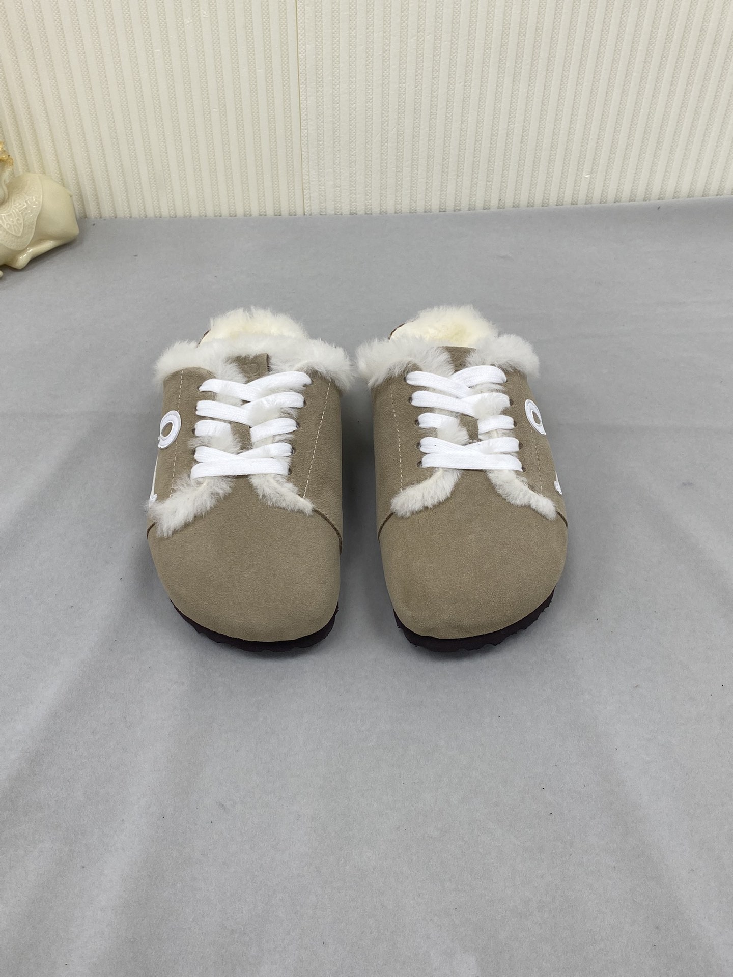 NO:495606,Luo Yiwei 25ss autumn and winter new style fur shoes fabric is made of original imported Niujing inner footbed wool original customized EVA rubber outsole Size35-45, semi-drag fur shoes, loewe19860909罗意威 25ss秋冬新款 毛毛鞋 面料采用原版进口牛京 内里垫脚羊毛 鞋底原版定制EVA橡胶大底 Size35-45,半拖毛毛鞋,loewe,Women's Shoes