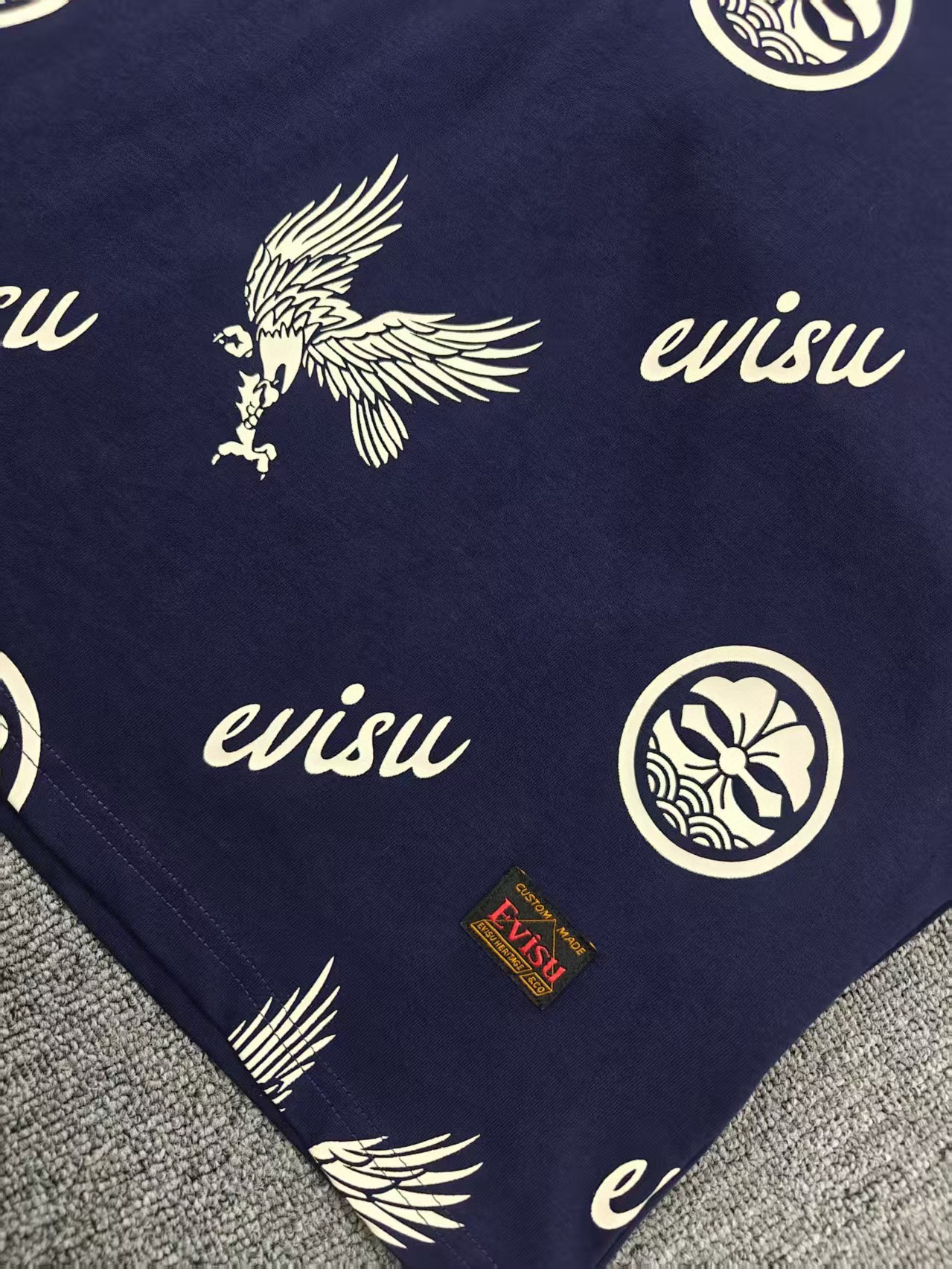💰80
EVISU福神2025新款飞鹰大m印花短袖t桖
EV的T恤以怀旧电影海报为设计蓝本,印上经典的飞鹰图案与后背大m标语印花。T恤剪裁合身,以高级纯棉布料打造,兼具时尚和舒适感。
圆领短袖雄鹰与品牌标语印花优质面料穿着舒适EV传统定制标签短袖T恤
颜色:蓝色
尺码:S-XXL
S码 肩宽46.6 胸围106 衣长68 适合身材100-120斤
M码 肩宽47.8 胸围110衣长70 适合身材120-140斤
L码 肩宽49 胸围114 衣长72适合身材140-160斤
XL码 肩宽50.2 胸围118 衣长74 适合身材160-180斤
XXL码 肩宽 51.4 胸围122 衣长76 适合身材180-210斤