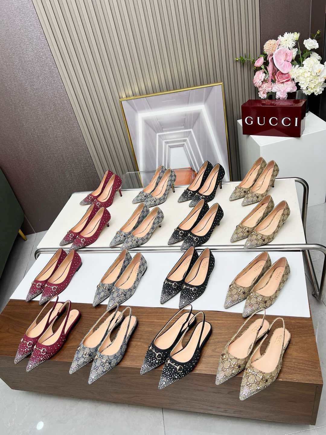 NO:259990,19 GUCCI's latest hot diamond product for back empty ironing. The original counter shoe mold production. Original hardware chain buckle. Double G cloth hot shiny color diamond. The favorite luxury of big brands. Fabric Guqi original double G cloth hot diamond. Sheepskin inner heel height 10mm. 35-41. 