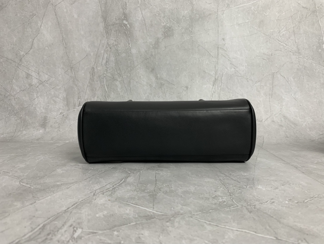 MIU MIU Logo-Lock Leather Top Handle Bag – Black
