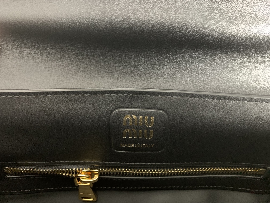 MIU MIU Logo-Lock Leather Top Handle Bag – Black