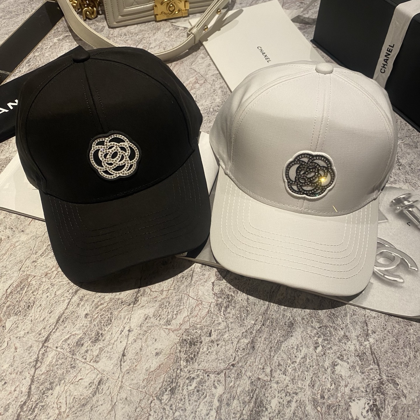 NO:365093,Xiaoxiang Feng Shui Rhinestone Camellia logo baseball cap hat fisherman hat baseball cap knit hat, hat, espadrilles, hats小香风水钻山茶花logo棒球帽帽子渔夫帽棒球帽针织帽,帽子,espadrilles,hats,hat