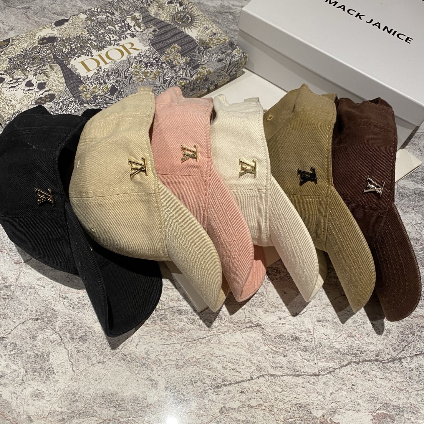 NO:365101,Lv baseball cap hat fisherman hat baseball cap knit hat, hat, louis vuitton, espadrilles,hatsLv 棒球帽 帽子渔夫帽棒球帽针织帽,帽子,louis vuitton,espadrilles,hats,hat