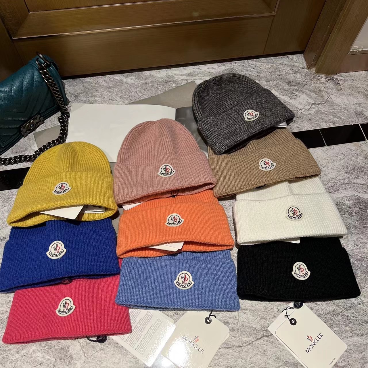 NO:365056,Moncler cashmere knit hat classic hot hat fisherman hat baseball hat knit hat, hat, espadrilles,hatsMoncler 羊绒针织帽 经典爆版帽子渔夫帽棒球帽针织帽,帽子,espadrilles,hats,hat