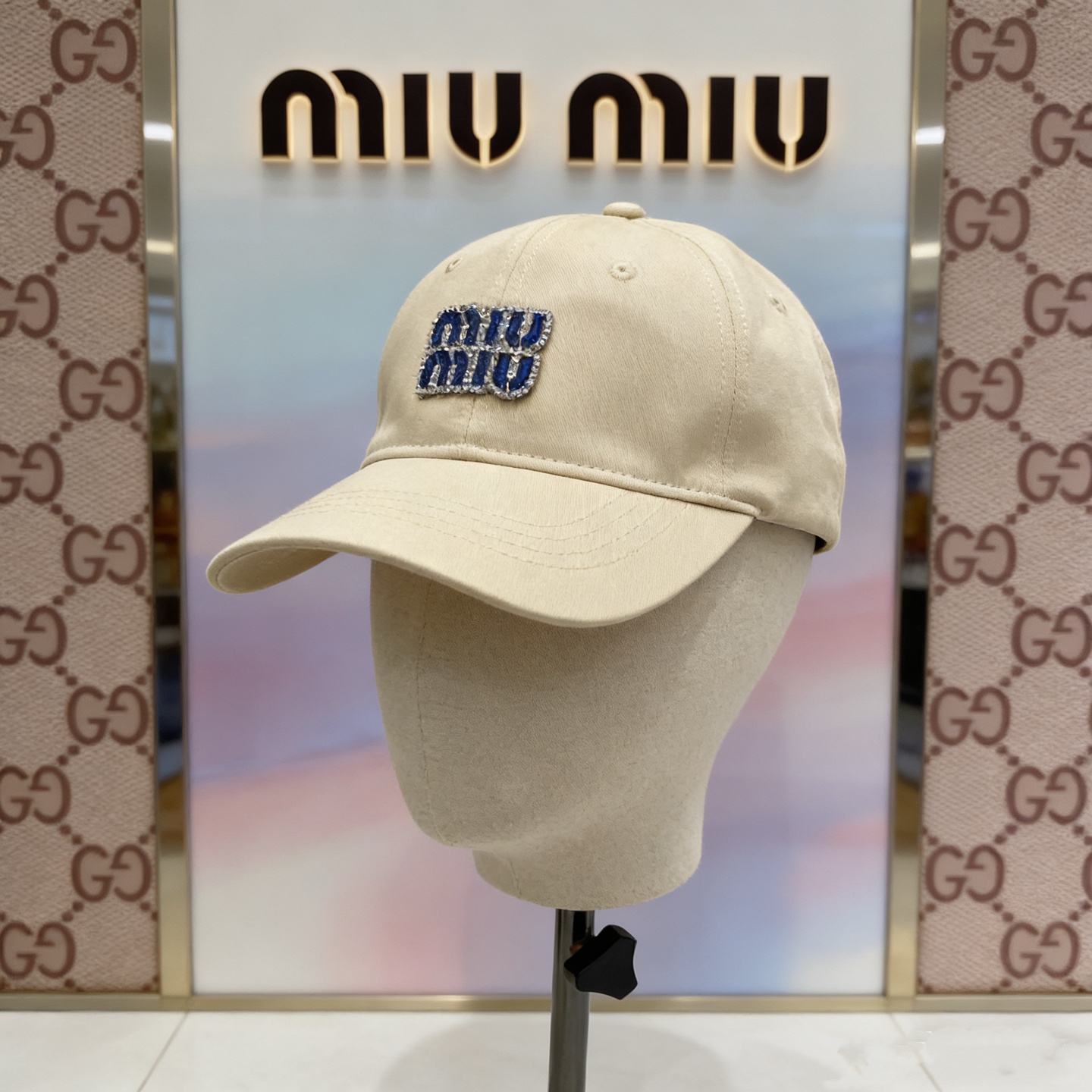 NO:743181,Special price with dust bag. [MIUMIU Miu Miu] 2026 new simple rhinestone baseball cap, daily versatile hat straw hat fisherman hat baseball cap, hat, miumiu, espadrilles, hats19860909特价配防尘袋.【MIUMIU缪缪】2026新款简约水钻棒球帽,日常百搭帽子草帽渔夫帽棒球帽,帽子,miumiu,espadrilles,hats,hat