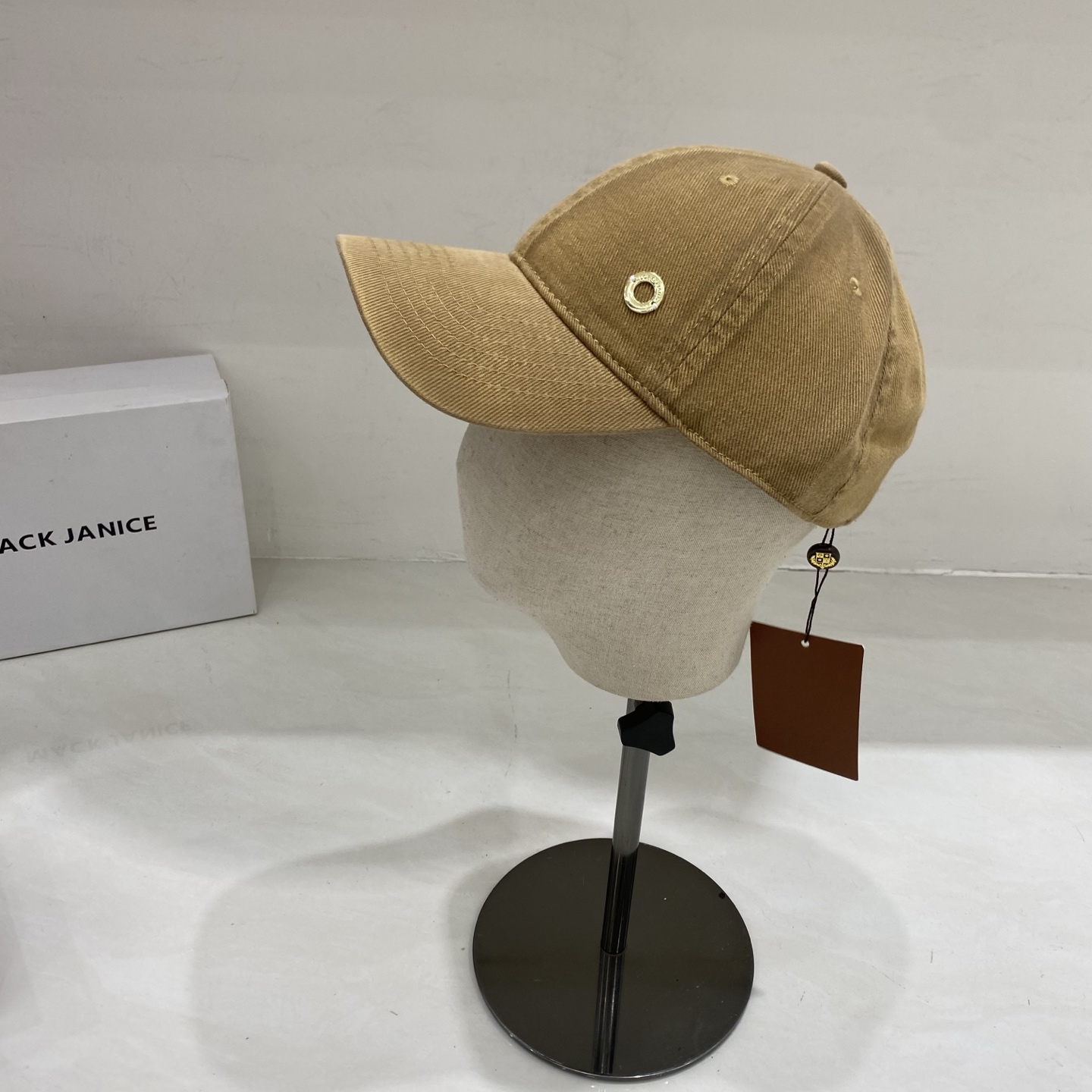 🎀把松弛感焊在头上，Loro Piana这顶棒球帽承包了我整个春夏的OOTD。不用刻意搭配，一顶做旧棒球