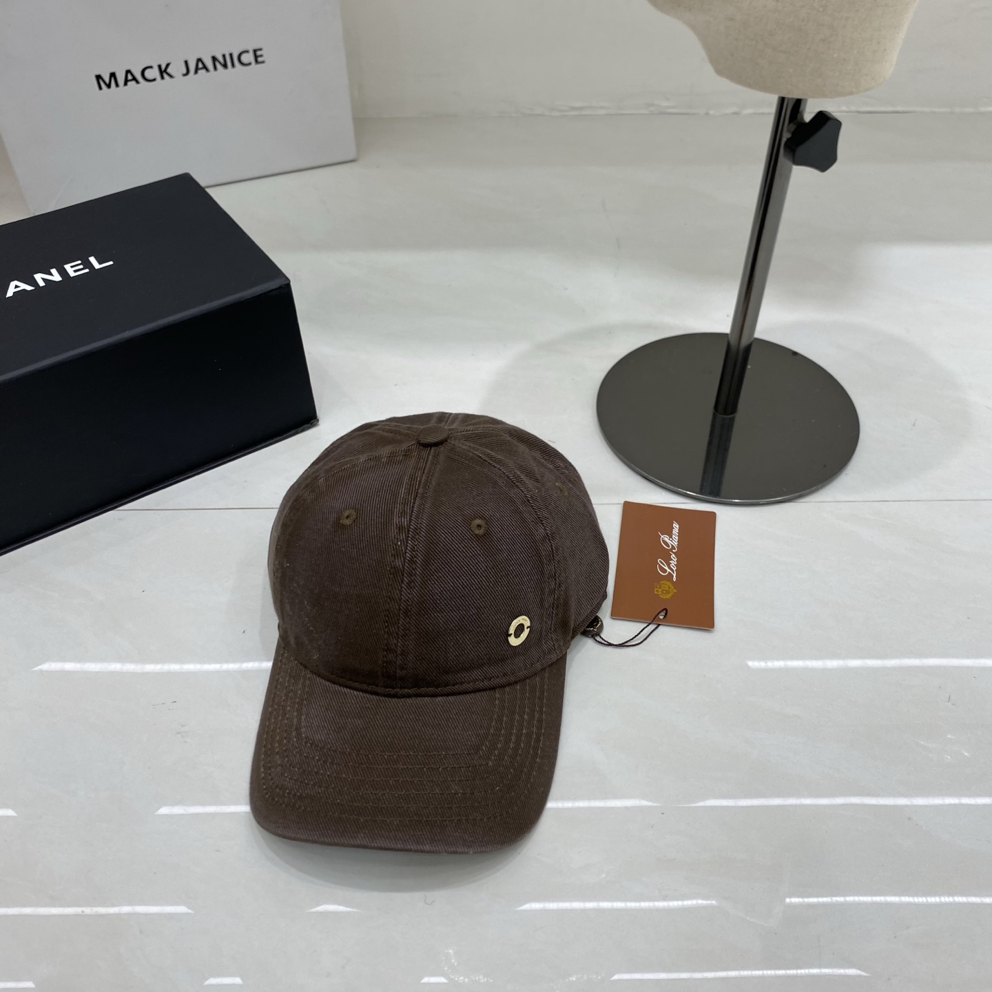 🎀把松弛感焊在头上，Loro Piana这顶棒球帽承包了我整个春夏的OOTD。不用刻意搭配，一顶做旧棒球