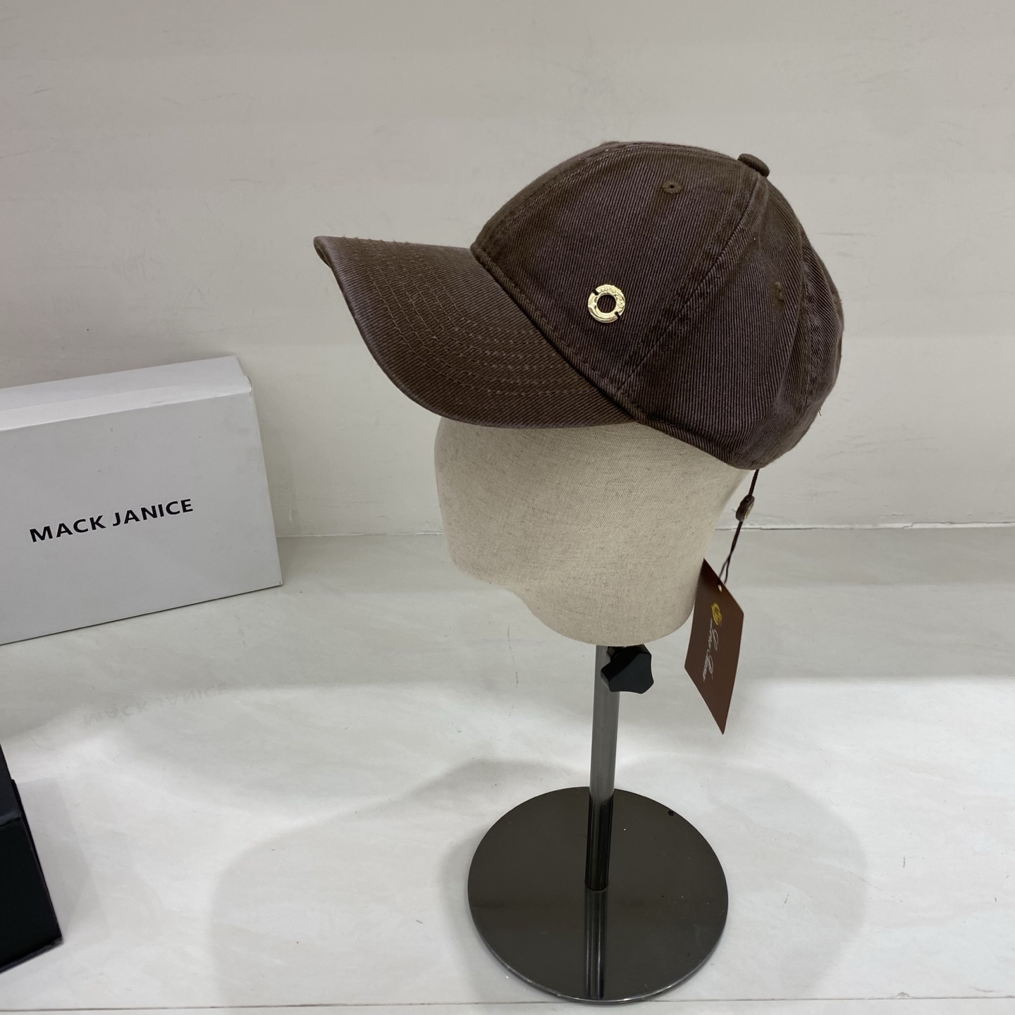 🎀把松弛感焊在头上，Loro Piana这顶棒球帽承包了我整个春夏的OOTD。不用刻意搭配，一顶做旧棒球