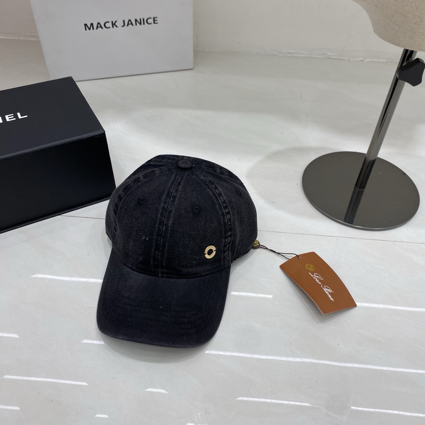 🎀把松弛感焊在头上，Loro Piana这顶棒球帽承包了我整个春夏的OOTD。不用刻意搭配，一顶做旧棒球