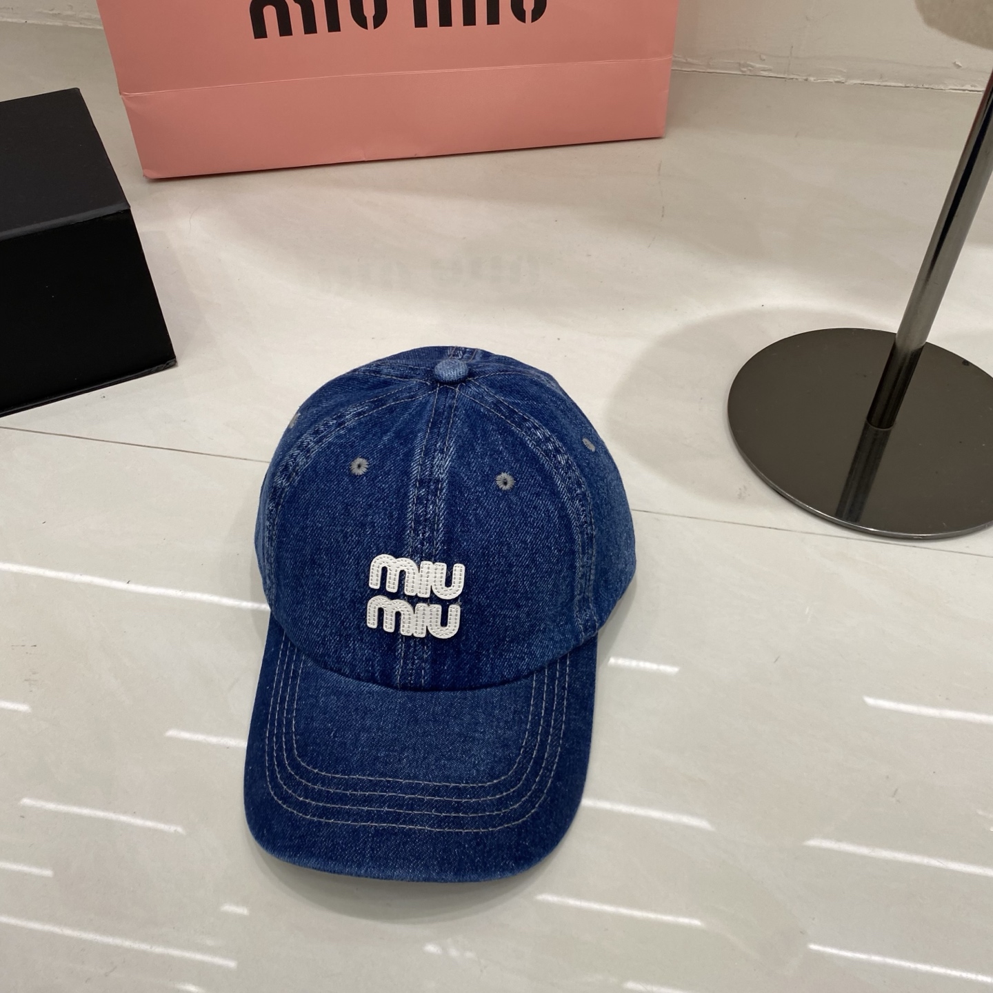 🎀Miu Miu 牛仔棒球帽 浅蓝、深蓝、黑三色水洗牛仔，自带复古滤镜，无论是搭配同品牌针织开衫、格纹衬