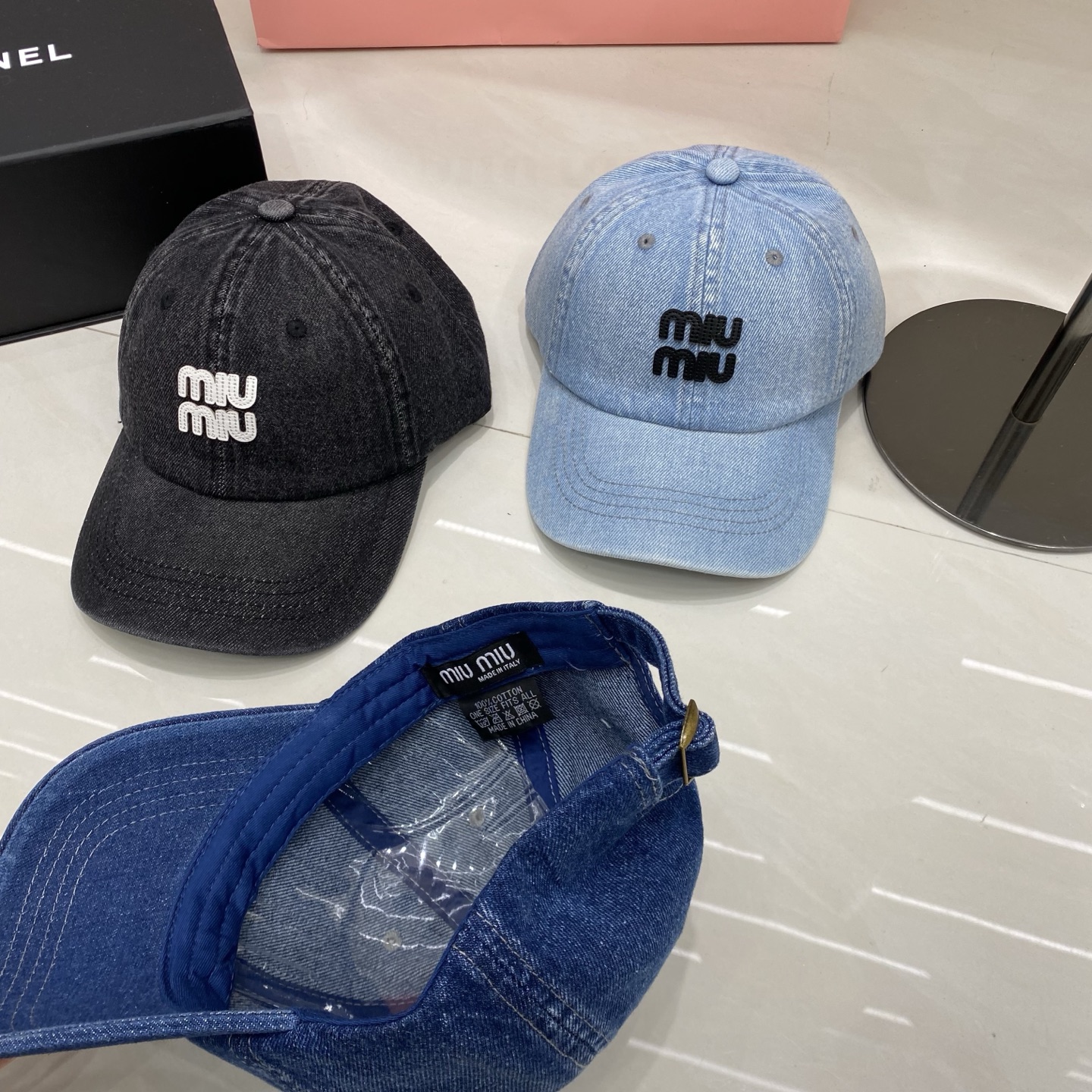 🎀Miu Miu 牛仔棒球帽 浅蓝、深蓝、黑三色水洗牛仔，自带复古滤镜，无论是搭配同品牌针织开衫、格纹衬