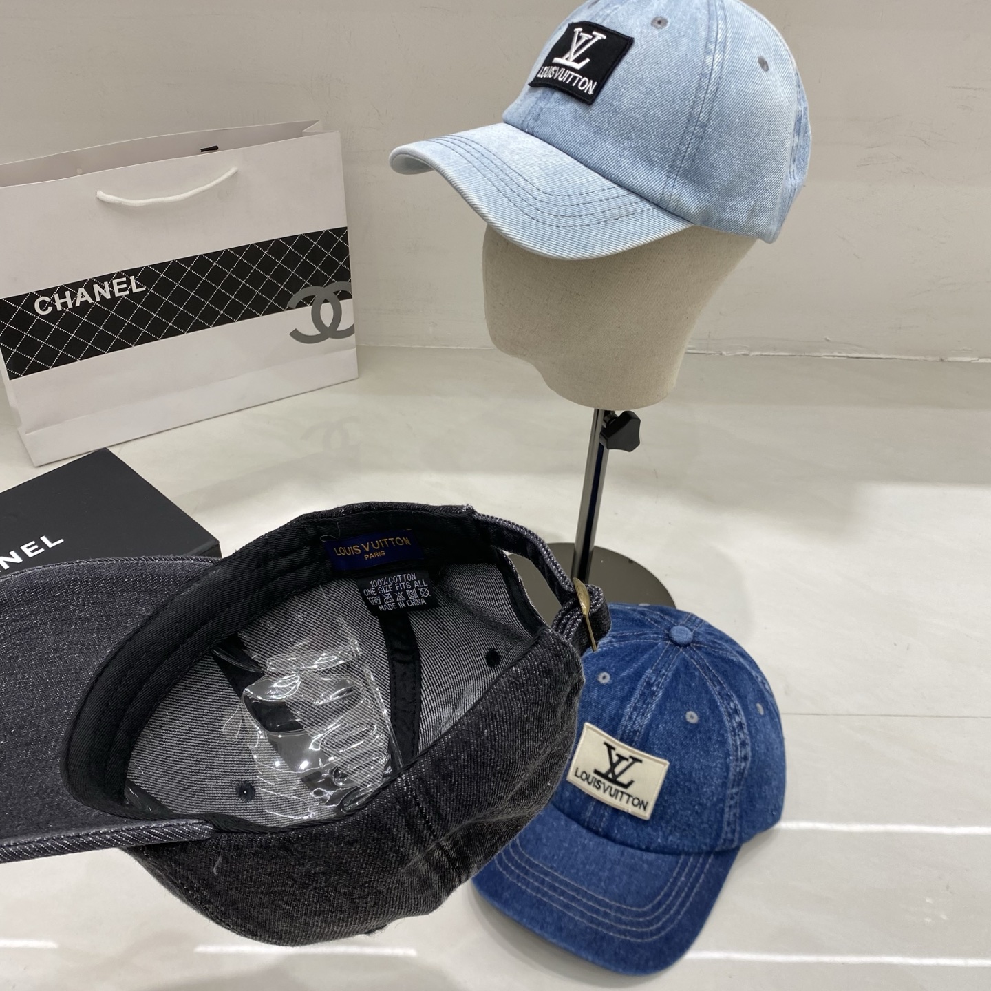 🎀LV牛仔棒球帽，标志性的品牌Logo贴布，经典奢华混搭复古休闲，非常适合打造高质感的街头时尚造型