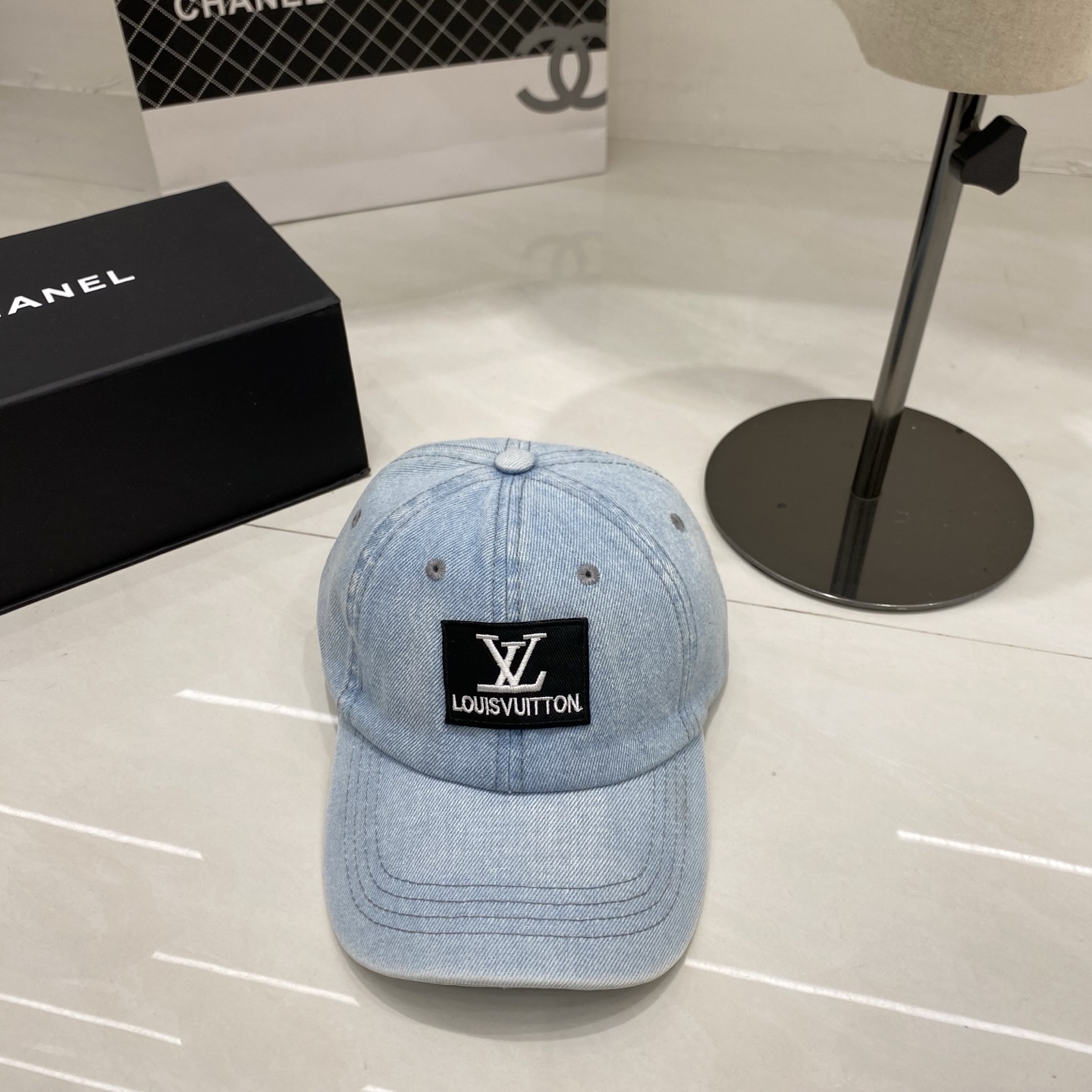 🎀LV牛仔棒球帽，标志性的品牌Logo贴布，经典奢华混搭复古休闲，非常适合打造高质感的街头时尚造型