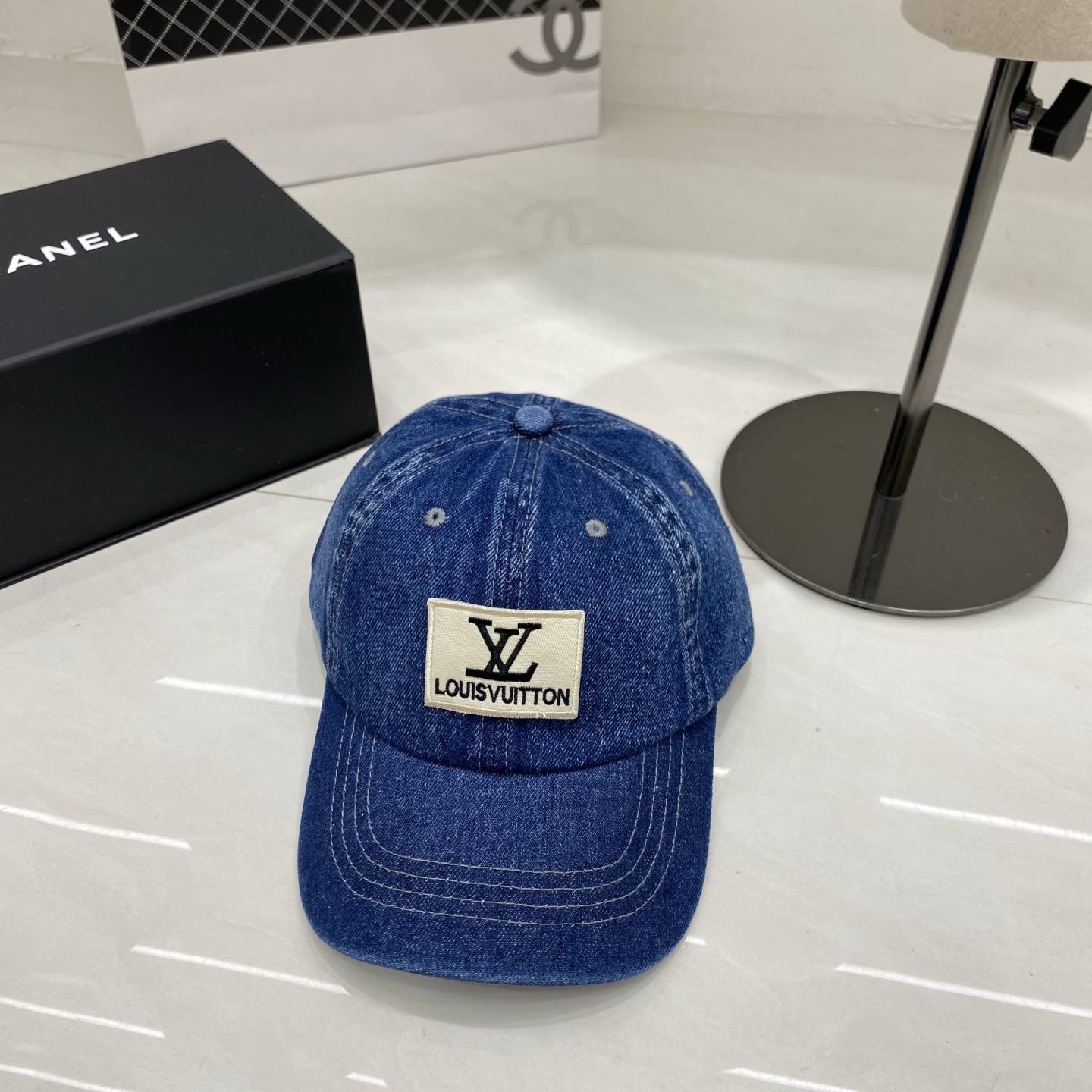 🎀LV牛仔棒球帽，标志性的品牌Logo贴布，经典奢华混搭复古休闲，非常适合打造高质感的街头时尚造型