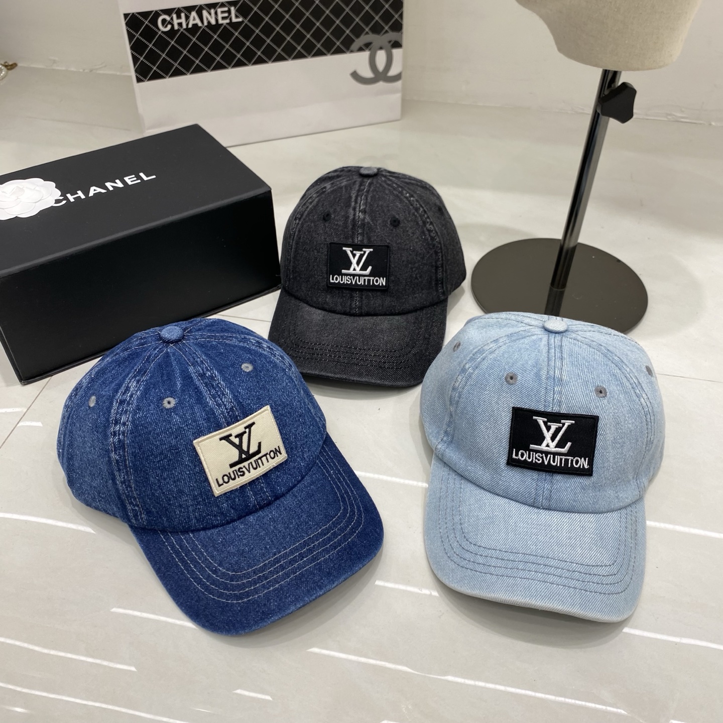 🎀LV牛仔棒球帽，标志性的品牌Logo贴布，经典奢华混搭复古休闲，非常适合打造高质感的街头时尚造型