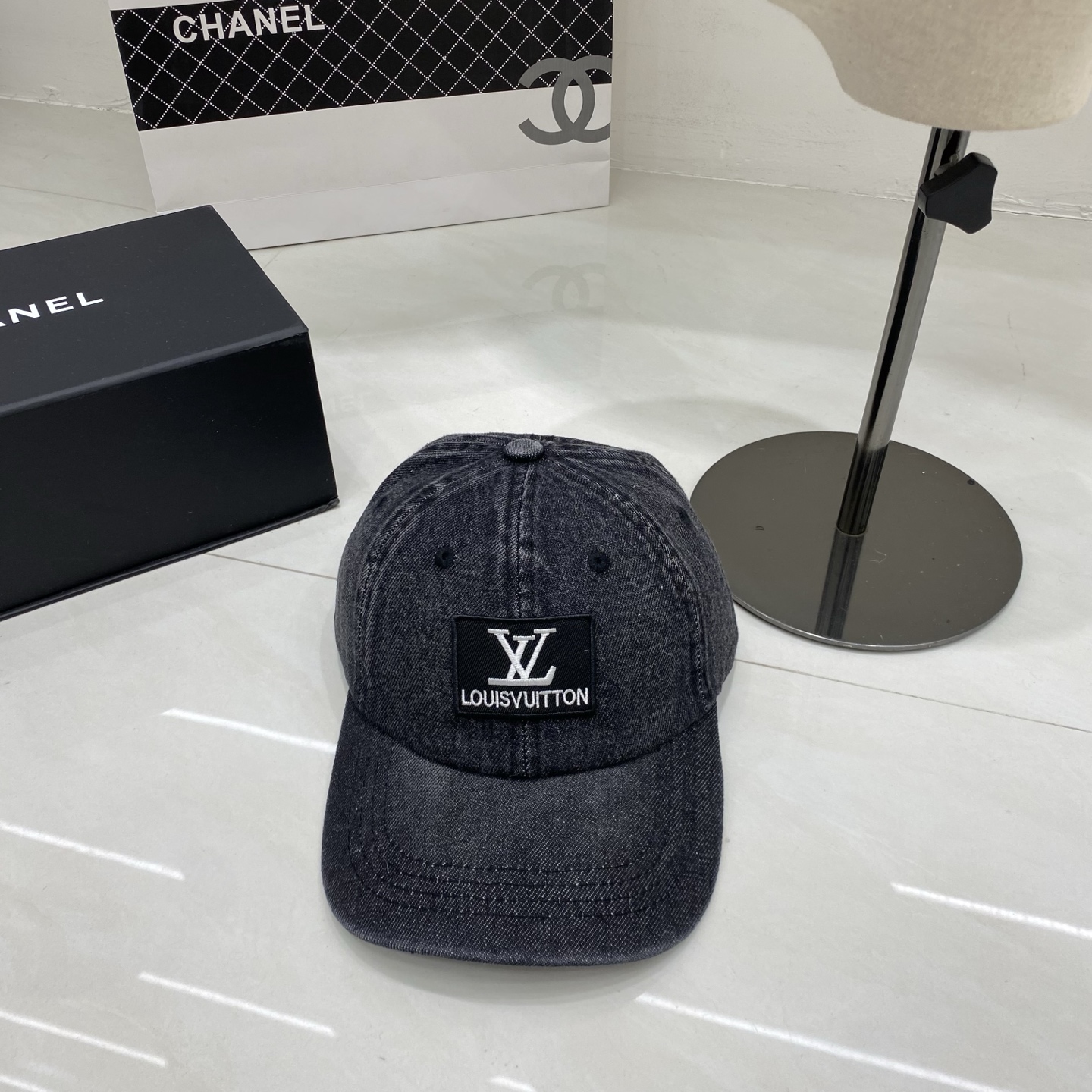 🎀LV牛仔棒球帽，标志性的品牌Logo贴布，经典奢华混搭复古休闲，非常适合打造高质感的街头时尚造型