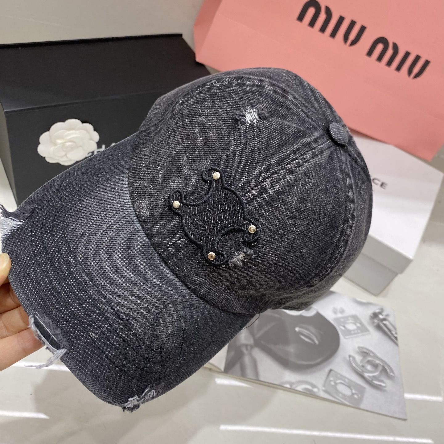 🎀Celine赛琳牛仔棒球帽，磨破细节+标志性logo，承包你一整个季节的穿搭灵感，浅蓝清爽、深蓝复古、