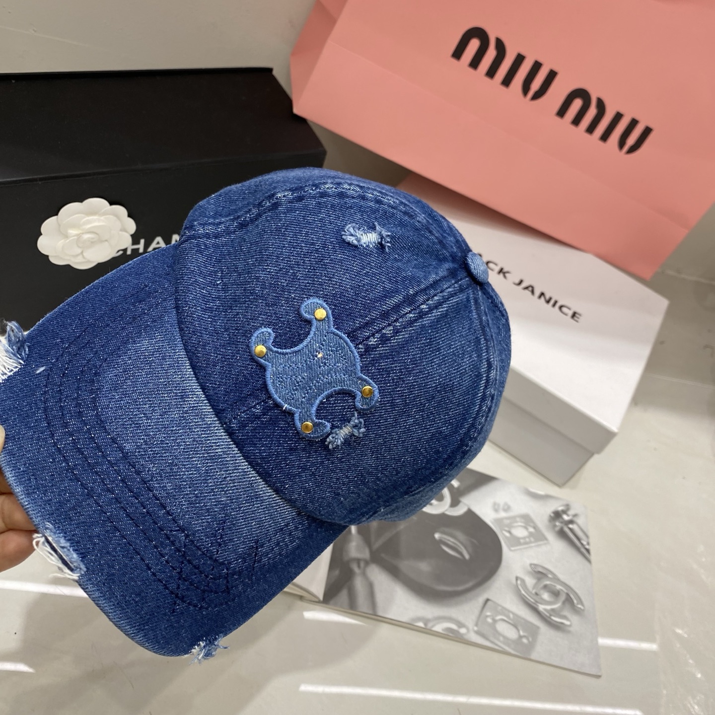 🎀Celine赛琳牛仔棒球帽，磨破细节+标志性logo，承包你一整个季节的穿搭灵感，浅蓝清爽、深蓝复古、