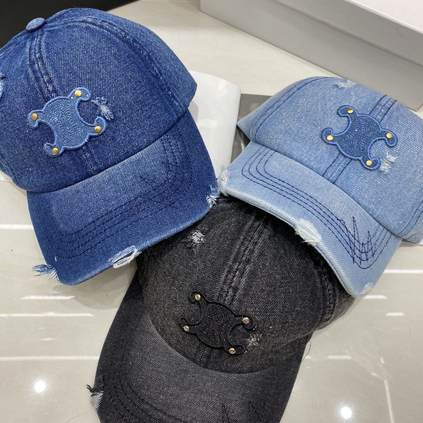 🎀Celine赛琳牛仔棒球帽，磨破细节+标志性logo，承包你一整个季节的穿搭灵感，浅蓝清爽、深蓝复古、