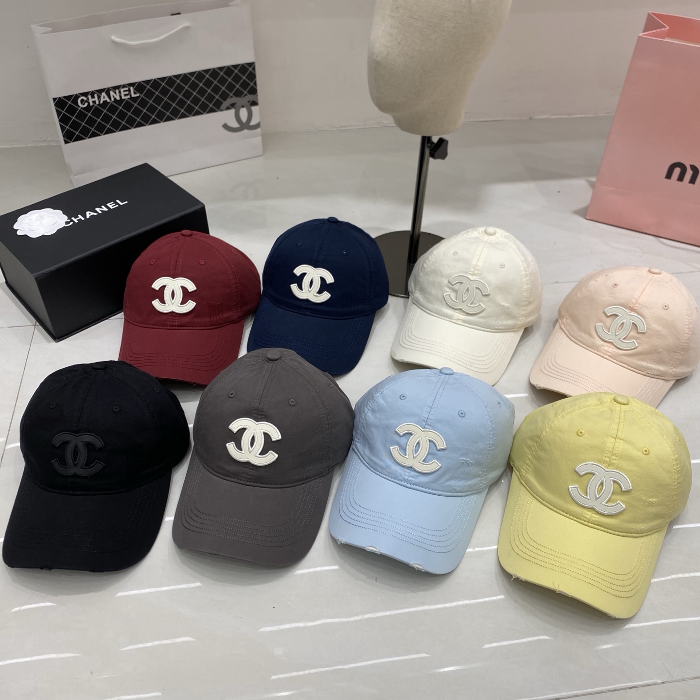 🎀Chanel香奈儿棒球帽，经典双C logo，以做旧磨边设计注入随性气息，黑、藏蓝、灰、浅蓝、粉、黄、