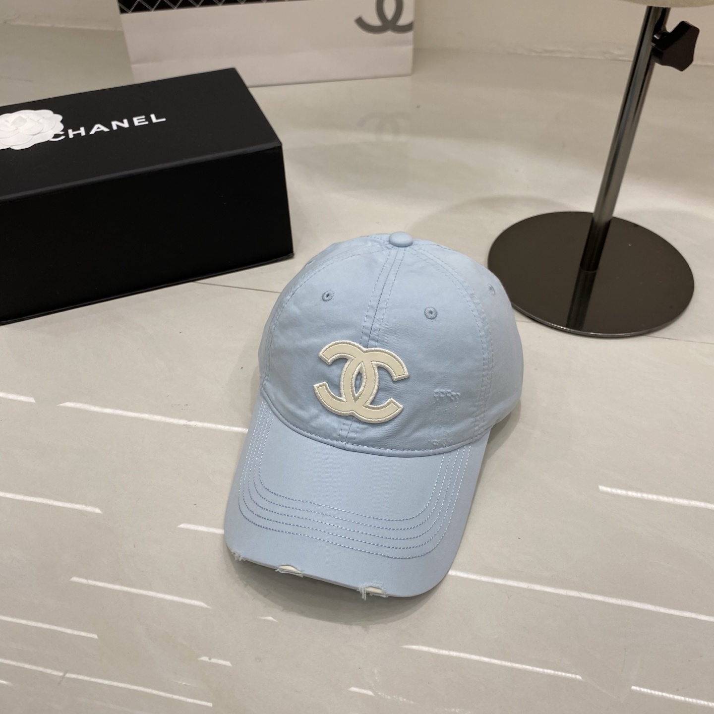 🎀Chanel香奈儿棒球帽，经典双C logo，以做旧磨边设计注入随性气息，黑、藏蓝、灰、浅蓝、粉、黄、