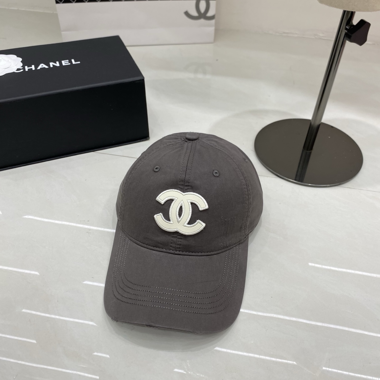 🎀Chanel香奈儿棒球帽，经典双C logo，以做旧磨边设计注入随性气息，黑、藏蓝、灰、浅蓝、粉、黄、