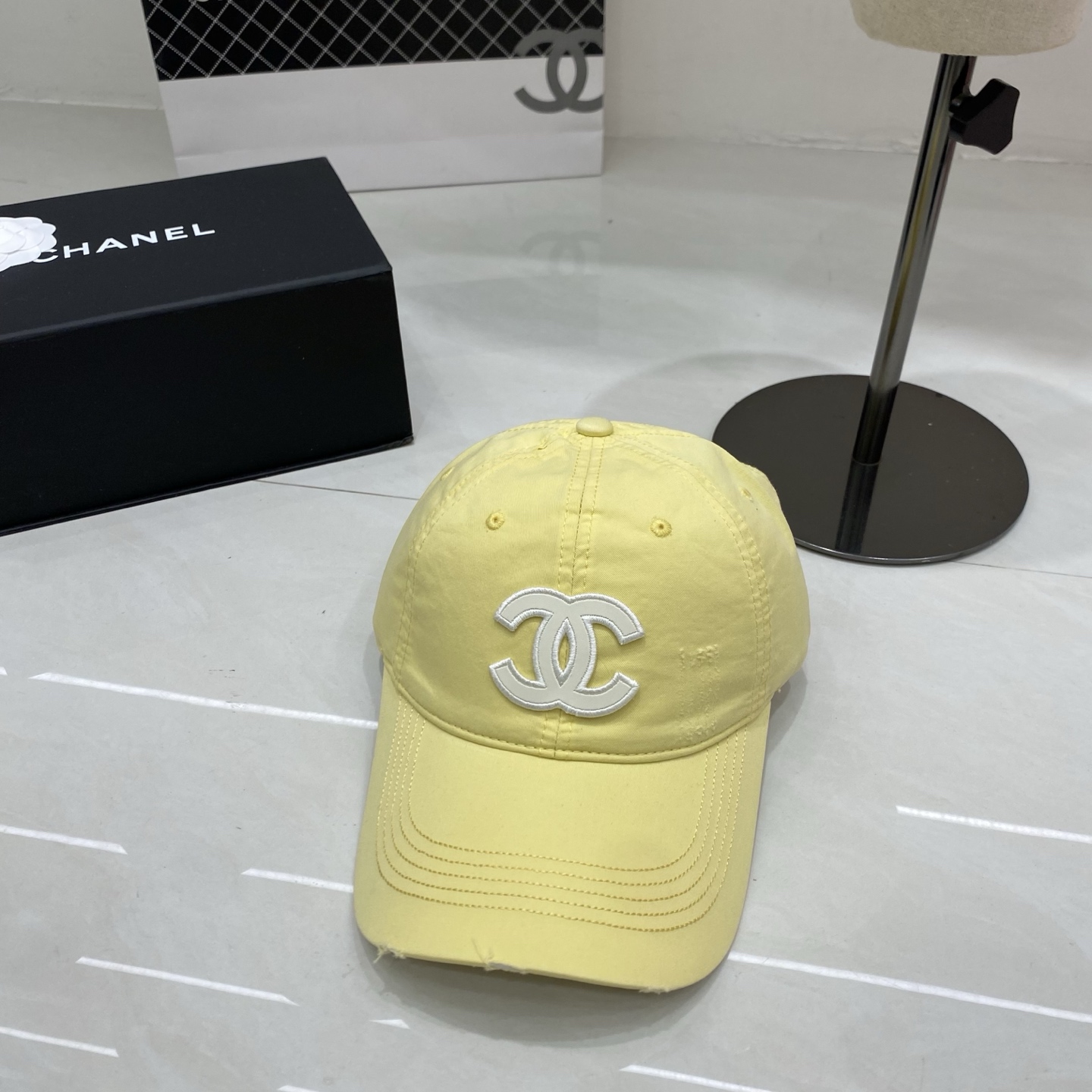 🎀Chanel香奈儿棒球帽，经典双C logo，以做旧磨边设计注入随性气息，黑、藏蓝、灰、浅蓝、粉、黄、