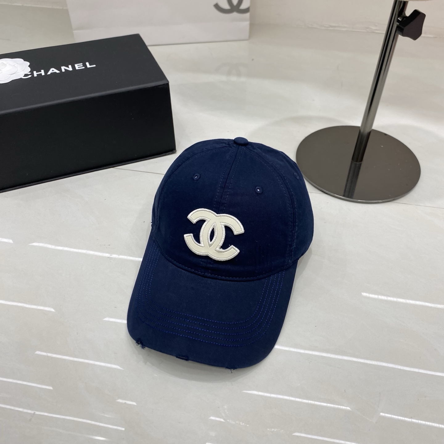 🎀Chanel香奈儿棒球帽，经典双C logo，以做旧磨边设计注入随性气息，黑、藏蓝、灰、浅蓝、粉、黄、