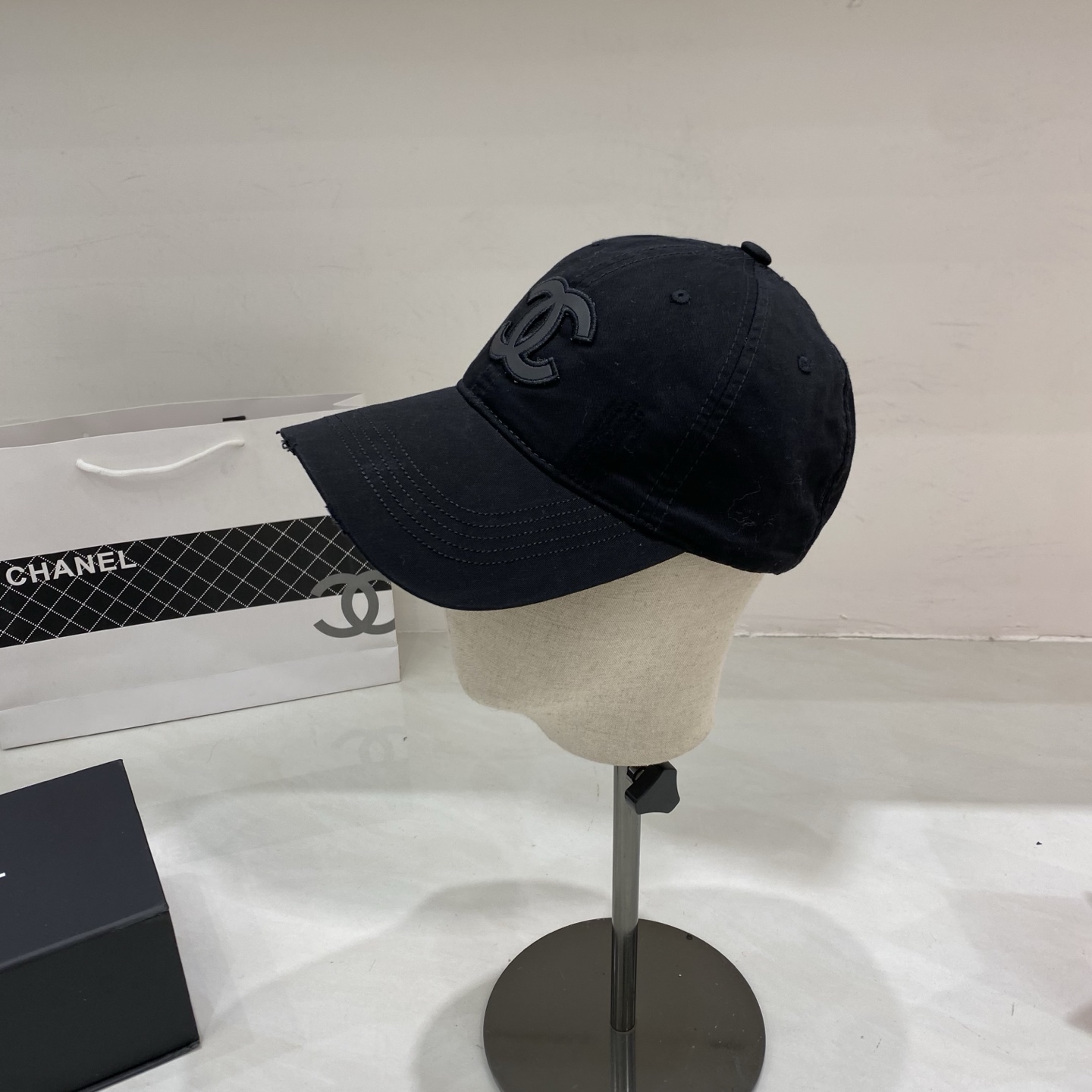 🎀Chanel香奈儿棒球帽，经典双C logo，以做旧磨边设计注入随性气息，黑、藏蓝、灰、浅蓝、粉、黄、