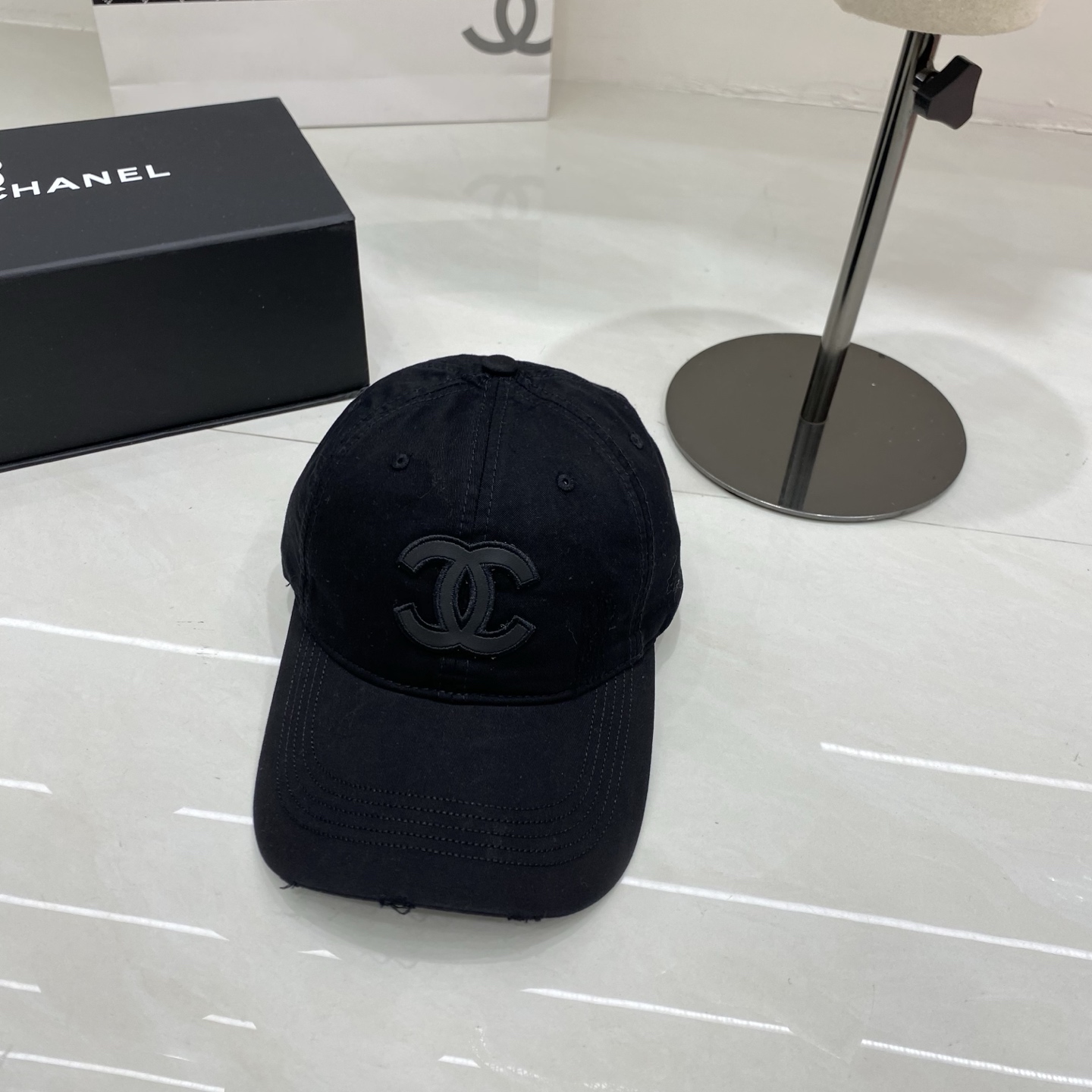 🎀Chanel香奈儿棒球帽，经典双C logo，以做旧磨边设计注入随性气息，黑、藏蓝、灰、浅蓝、粉、黄、